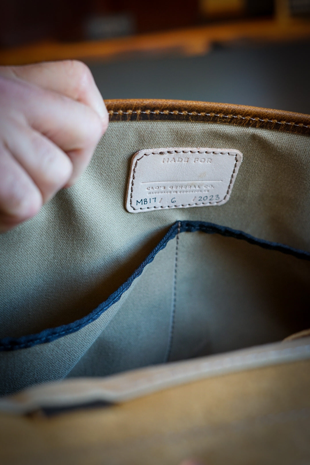 Vintage Two-Tone Messenger Bag - 18