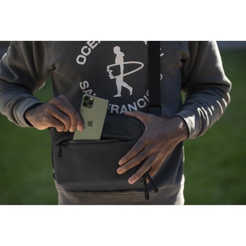 Peak Design Everyday Sling 3L Camera Bag - Compact & Waterproof Crossbody Sling for DSLR, Mirrorless Cameras - Perfect for Travel, Hiking & Street Photography (Black)