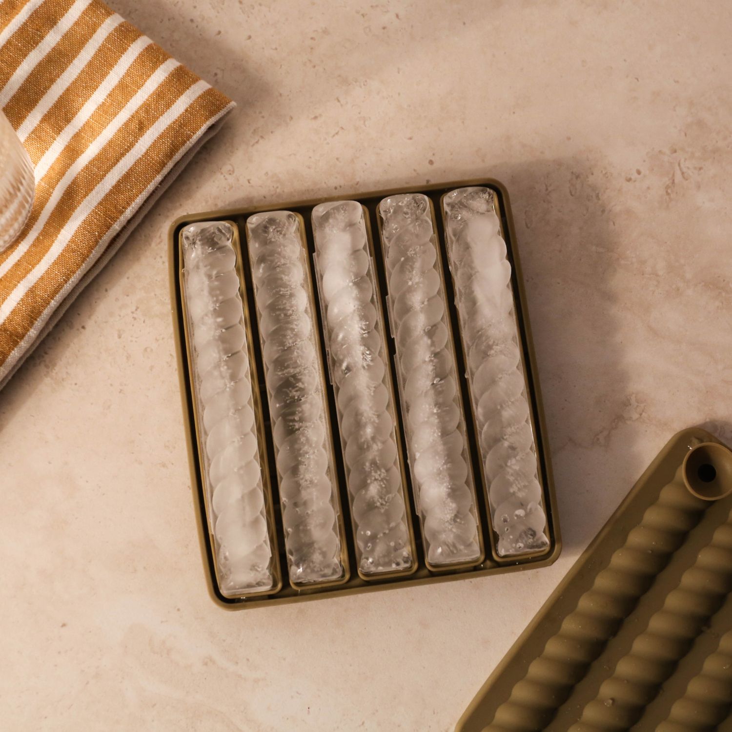DESIGNSTUFF Spiral Twist Ice Cube Tray - Khaki Color Silicone Ice Mold for Cocktails, Whiskey & Cold Drinks - Perfect for Parties, Home Bars & Summer Refreshments