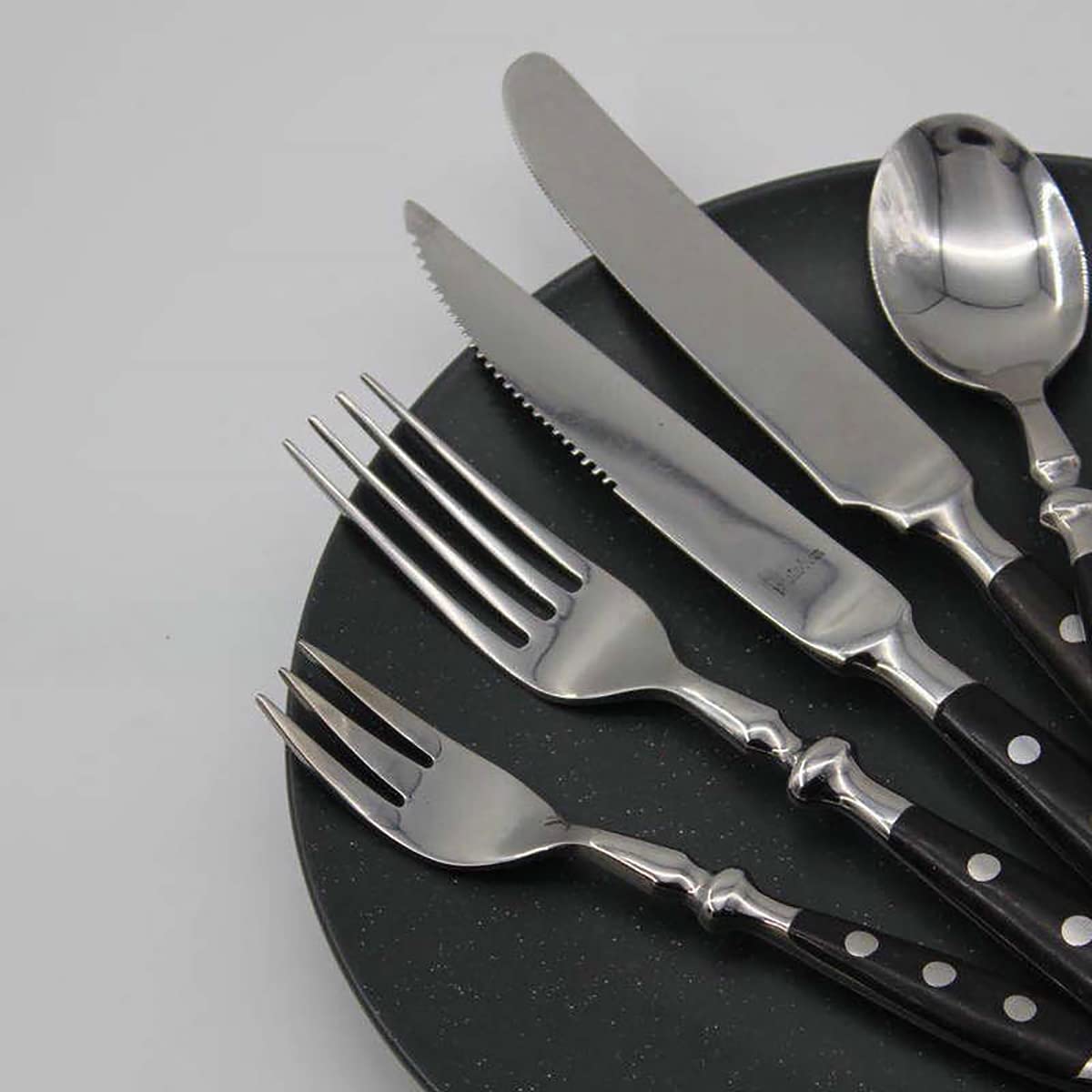 IKXO 40-Piece Black Silverware Set - Premium Food-Grade Stainless Steel Flatware for 10 People - Elegant Mirror Finish, Dishwasher Safe Cutlery Set - Perfect for Dinner Parties, Restaurants & Everyday Dining