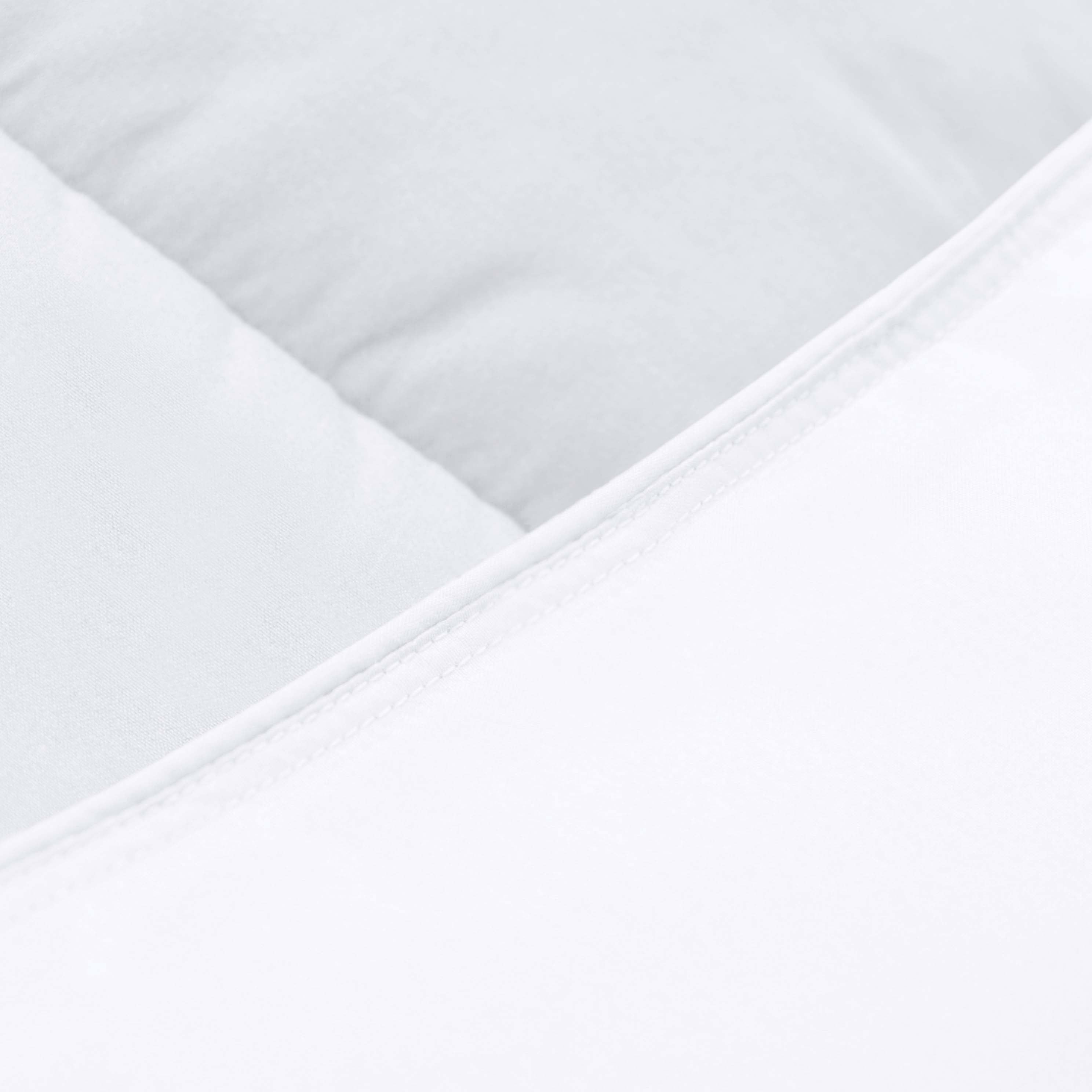 Luxury Brushed Microfiber Reversible Comforter Set - Ultra Soft Bedding for All Seasons - Perfect for Master Bedroom, Guest Room & Dormitory