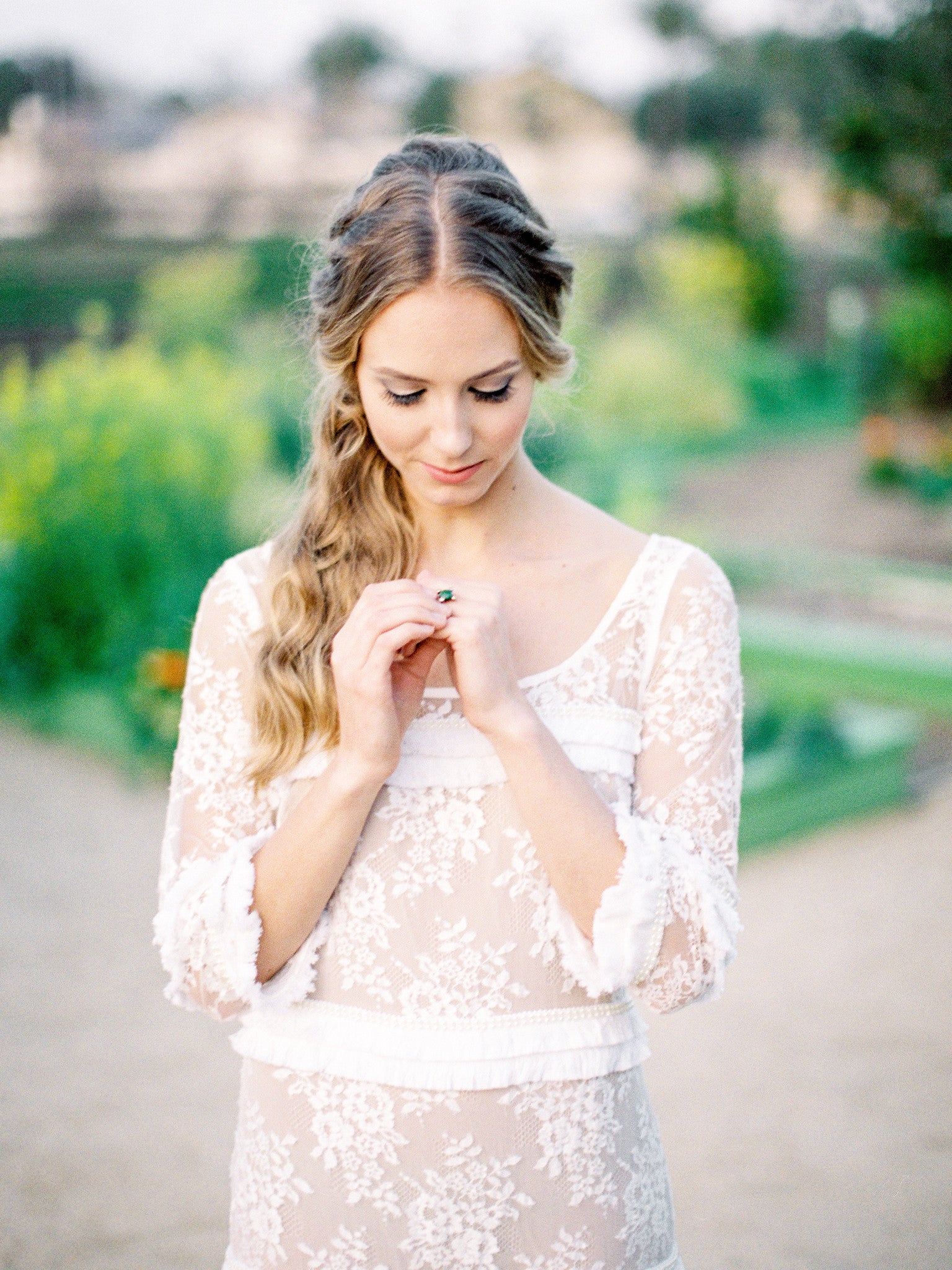 BHLDN Esprit de Corps Wedding Gown - Elegant Lace Bridal Dress for Bride, Perfect for Beach Weddings & Formal Ceremonies