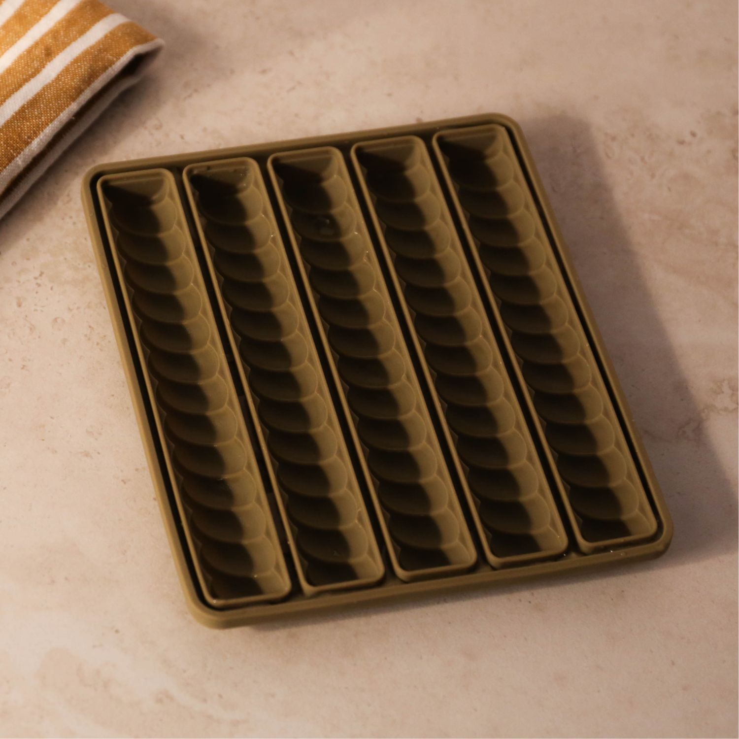 DESIGNSTUFF Spiral Twist Ice Cube Tray - Khaki Color Silicone Ice Mold for Cocktails, Whiskey & Cold Drinks - Perfect for Parties, Home Bars & Summer Refreshments