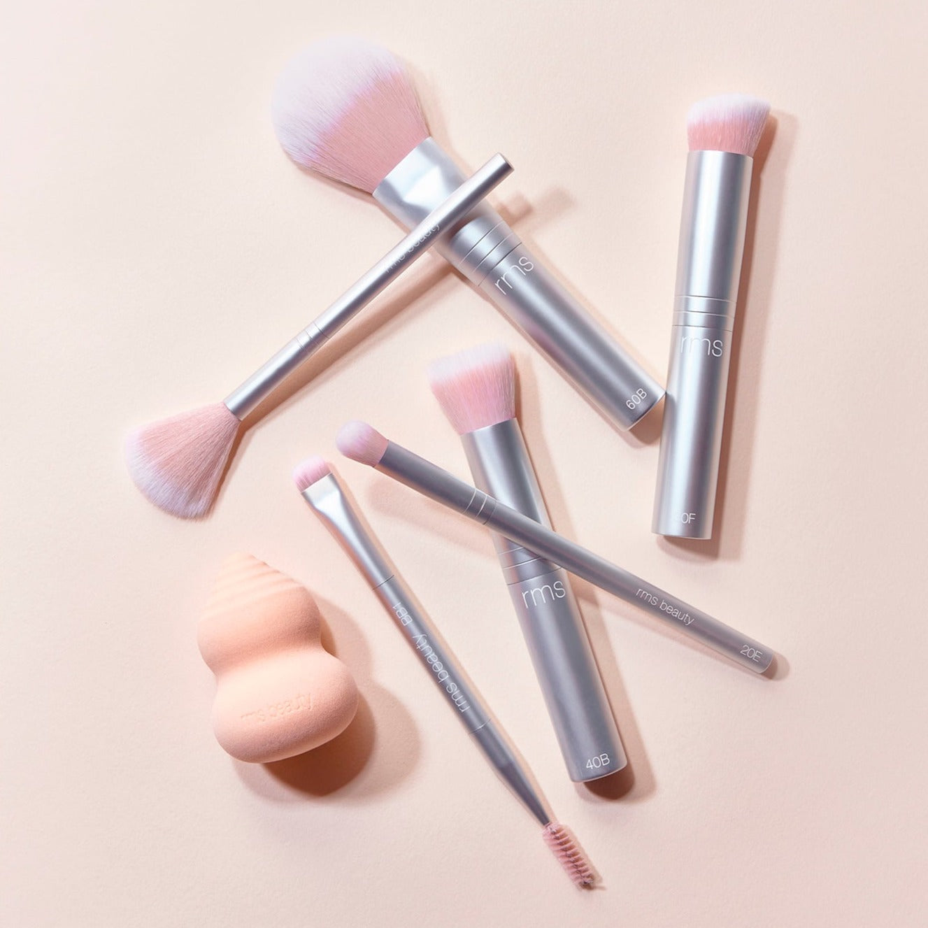 Skin2Skin Classic Fan Brush - Premium Makeup Brush for Blush, Highlighter & Powder - Perfect for Professional & Everyday Makeup Application