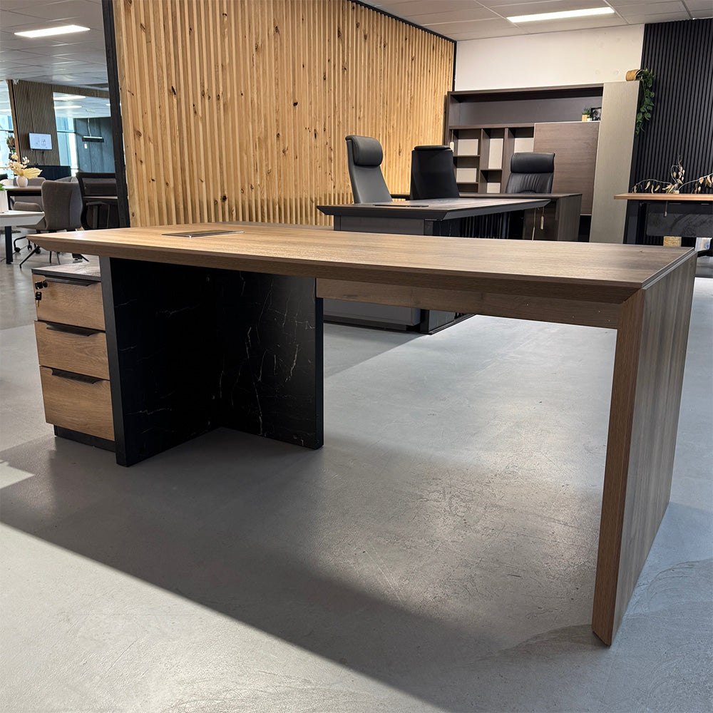 LOGAN Executive Desk Reversible 180cm Warm Oak & Black - Modern Office Desk for Home & Business Workspace - Perfect for Professionals, Remote Work & Study Areas