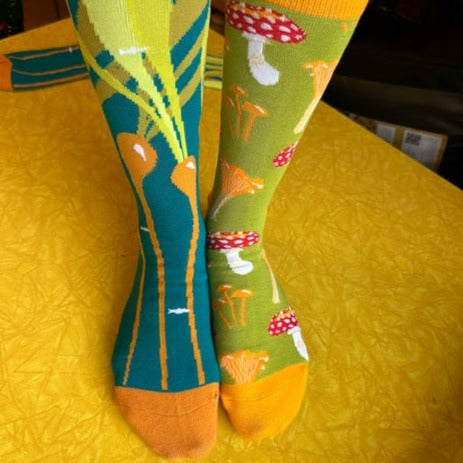 Premium Bull Kelp Seaweed Fiber Socks - Eco-Friendly, Moisture-Wicking & Odor-Resistant Hiking & Outdoor Socks for Men & Women - Perfect for Camping, Running & Daily Wear