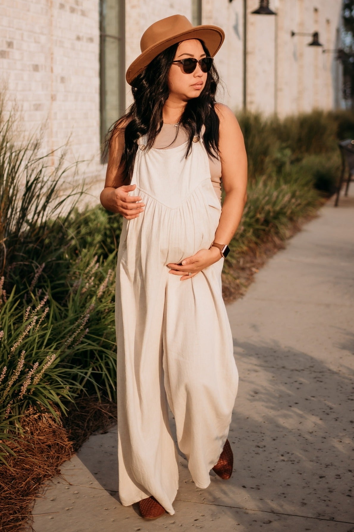 Stylish Beige Linen Maternity Overalls for Pregnant Women - Comfortable & Breathable Pregnancy Jumpsuit for Casual Wear, Outdoor Activities & Maternity Photoshoots