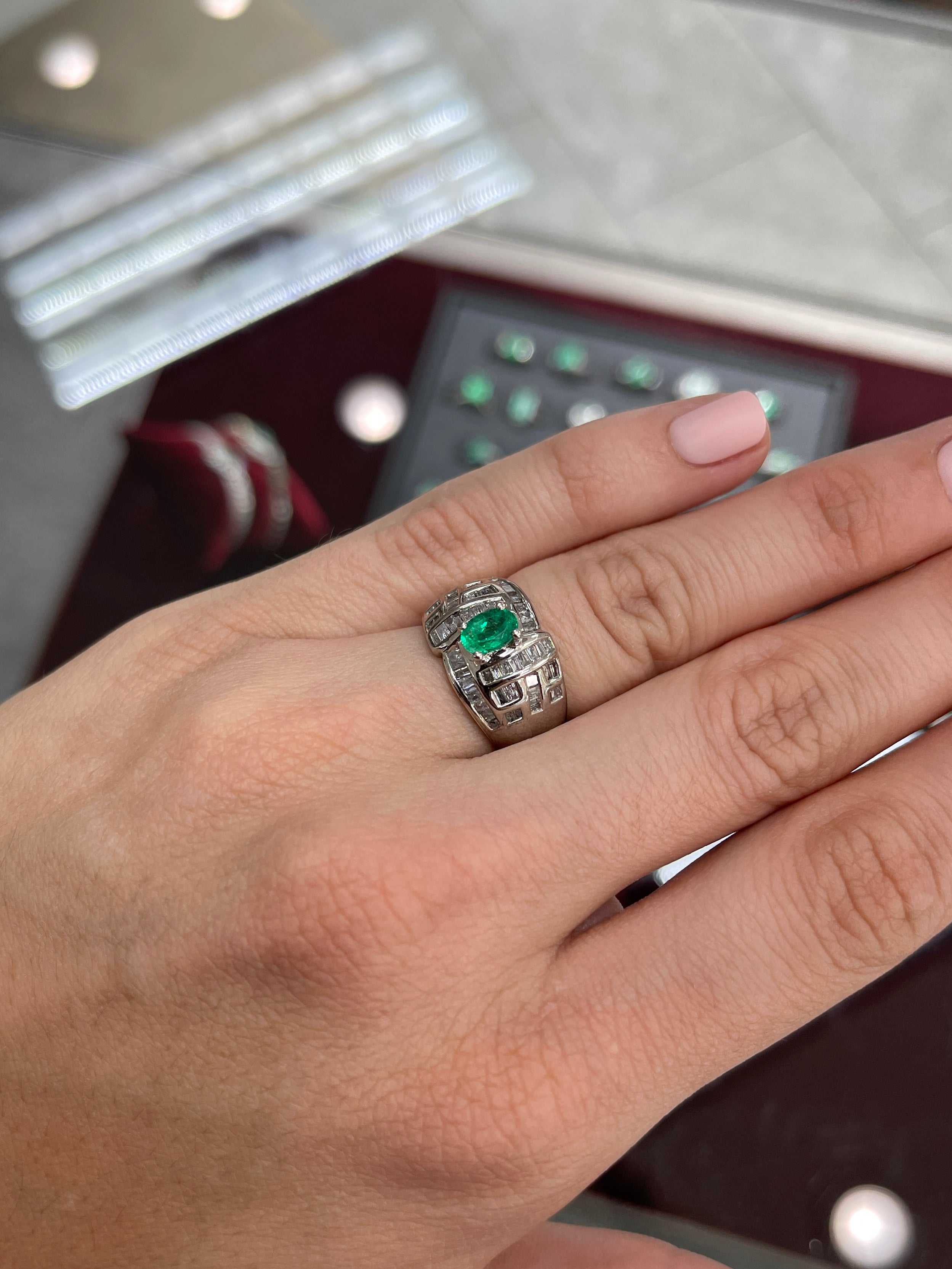 1.0tcw 18K Gold Colombian Emerald Oval Cut & Diamond Baguette Cocktail Ring for Women - Elegant Jewelry Gift for Anniversary, Engagement or Special Occasions