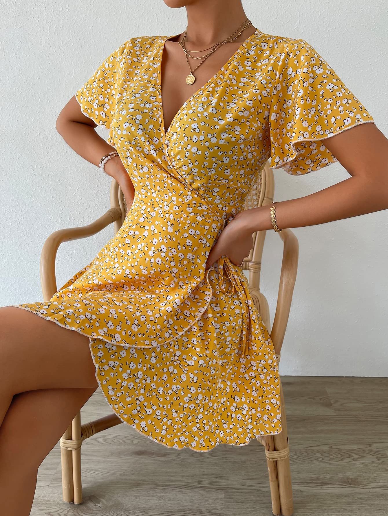 SOLY HUX Women's Floral Wrap Dress - V Neck Short Sleeve A-Line Swing Summer Dress with Side Tie for Beach Vacation, Party, Date Night & Casual Outings