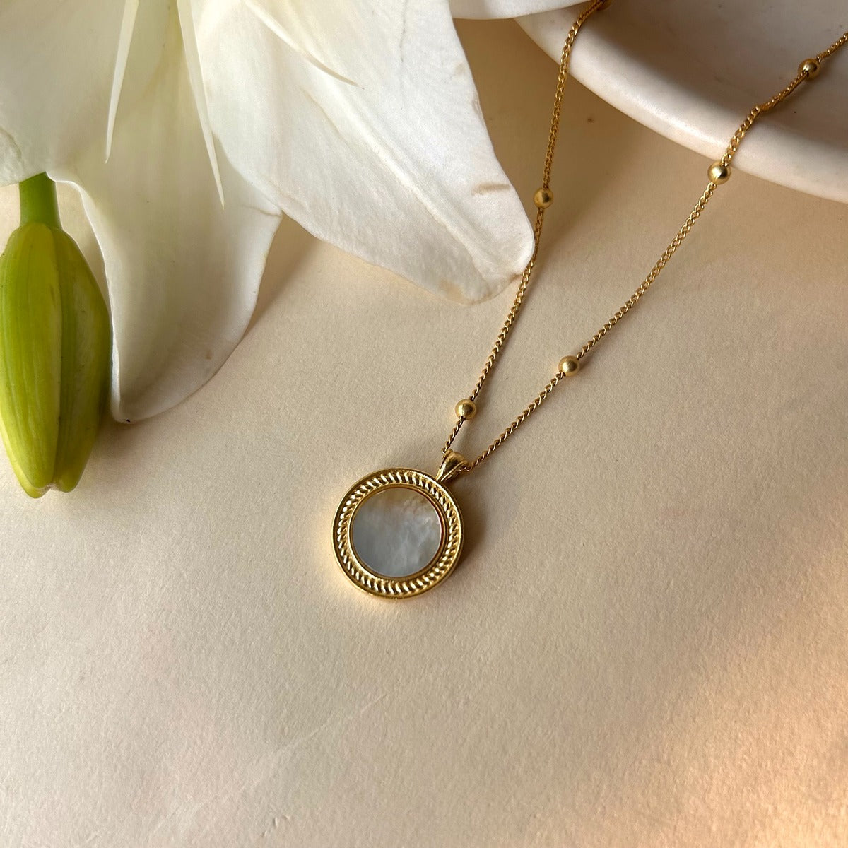 Harmony Mother of Pearl Pendant Necklace & Stud Earrings Set - Elegant Jewelry Gift for Women, Perfect for Weddings, Anniversaries and Special Occasions