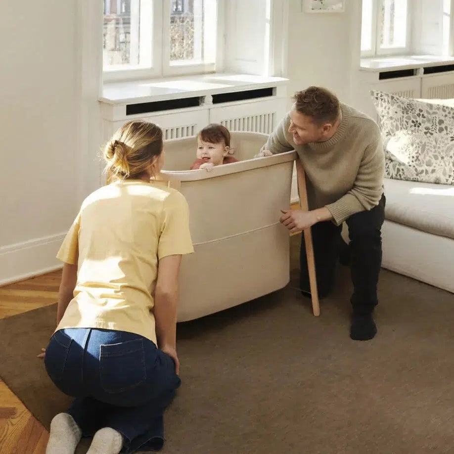 Stokke Snoozi Bassinet in Sandy Beige - Premium Baby Crib for Newborns & Infants - Safe & Comfortable Nursery Bed for Daytime Naps & Nighttime Sleep