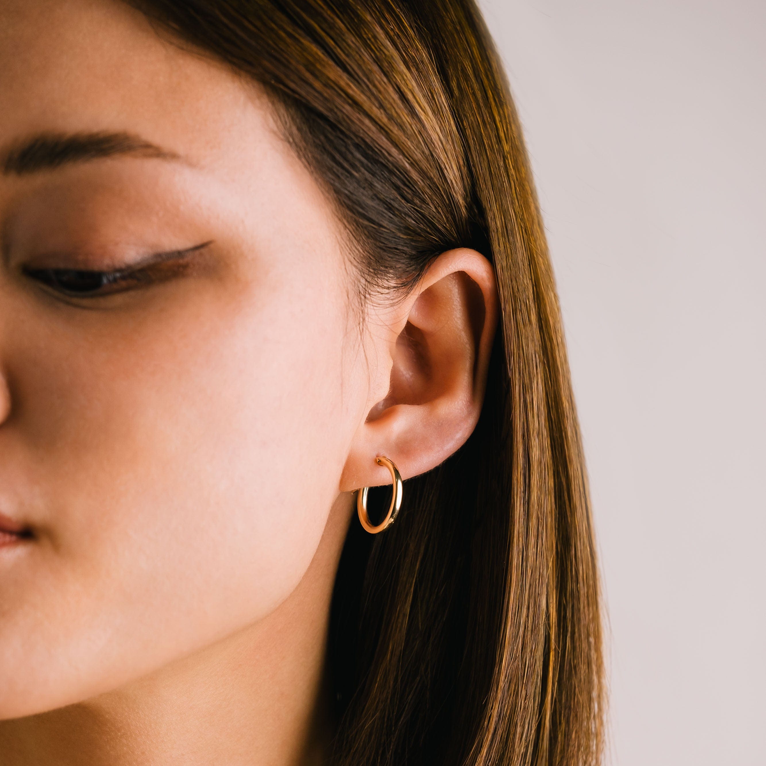 14K Gold Filled Wire Hoop Earrings for Women - Classic Circle Huggie Earrings for Everyday Wear, Gift Giving & Special Occasions