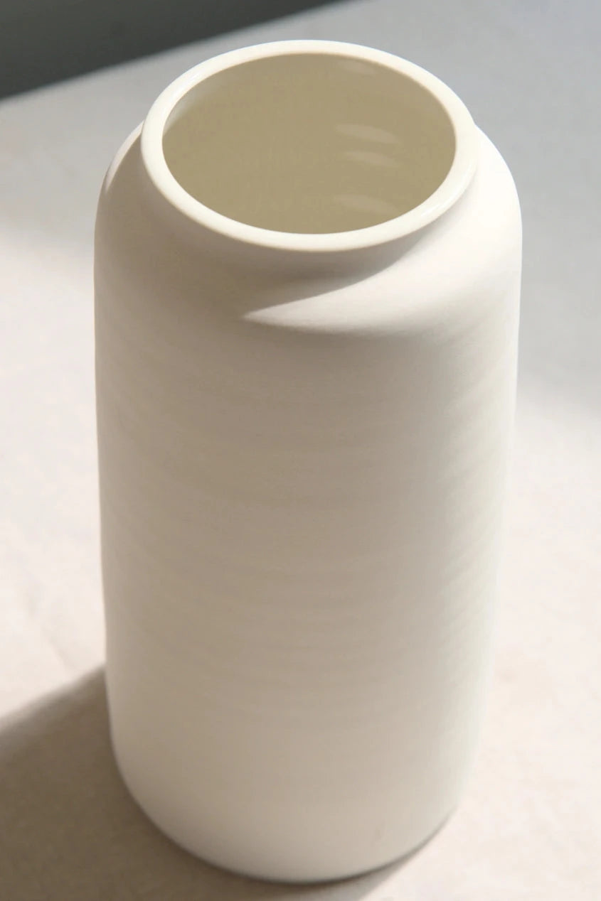 Large Ivory Bouquet Vase - Elegant Floral Arrangement Centerpiece for Weddings, Home Decor & Special Occasions
