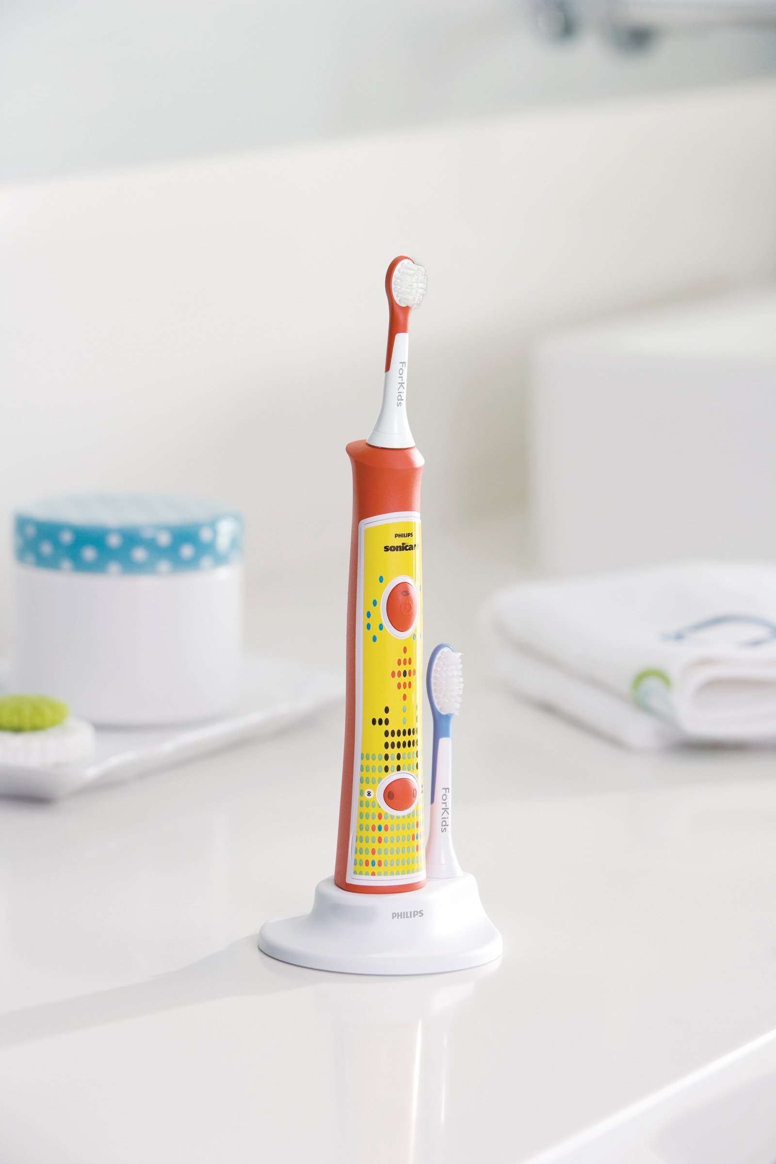Philips Sonicare HX6311/02 Kids Rechargeable Electric Toothbrush - Gentle Sonic Cleaning for Children's Teeth, Ideal for Daily Oral Care & Healthy Smiles