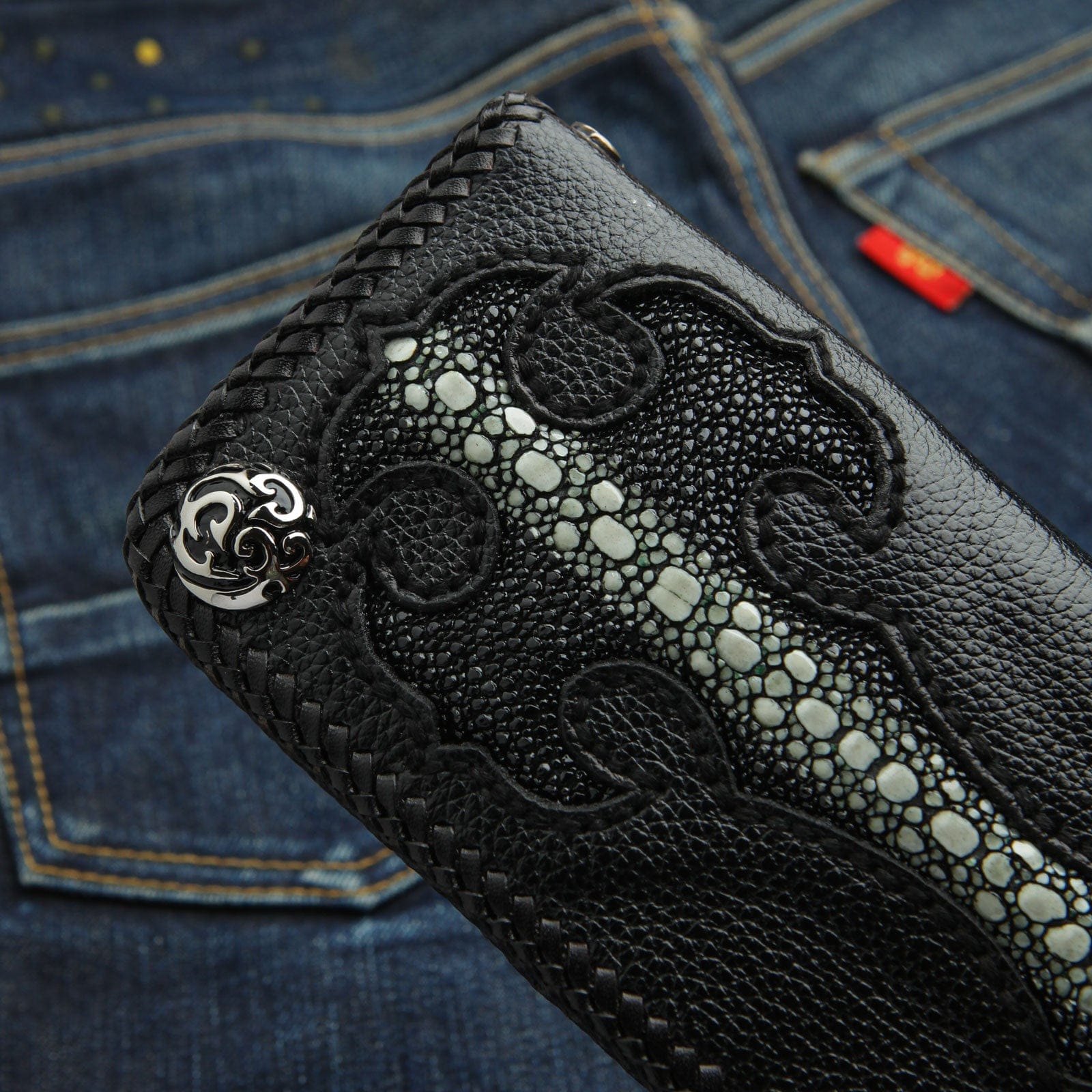 Gothic Cross Leather Biker Wallet for Men - Stylish Vintage Biker Wallet with Chain - Perfect for Motorcycle Riders, Bikers, and Gothic Fashion Lovers