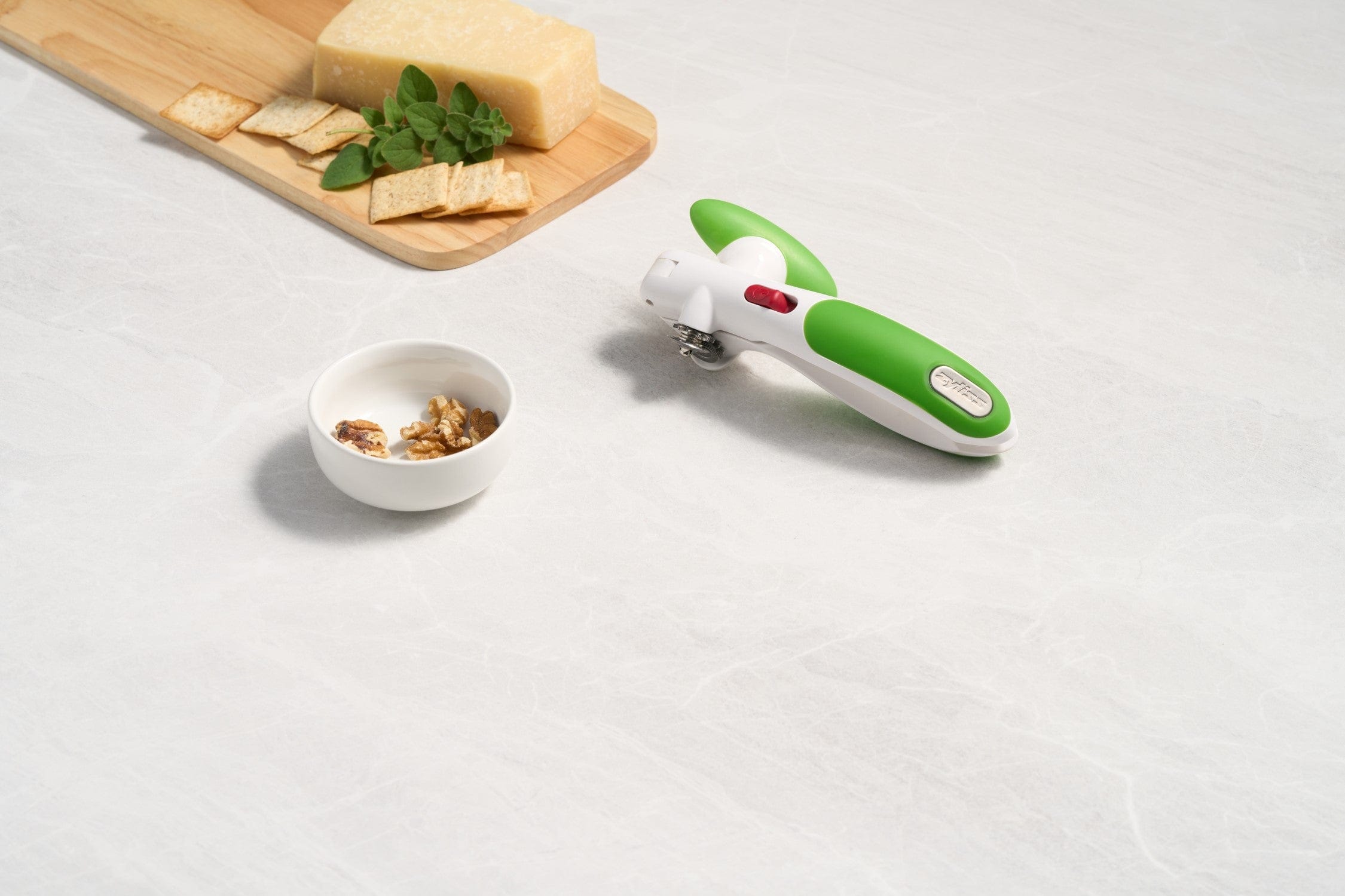 Zyliss Lock N' Lift Can Opener with Lid Lifter Magnet - Green | Effortless One-Handed Operation | Perfect for Kitchen, Camping & Emergency Preparedness