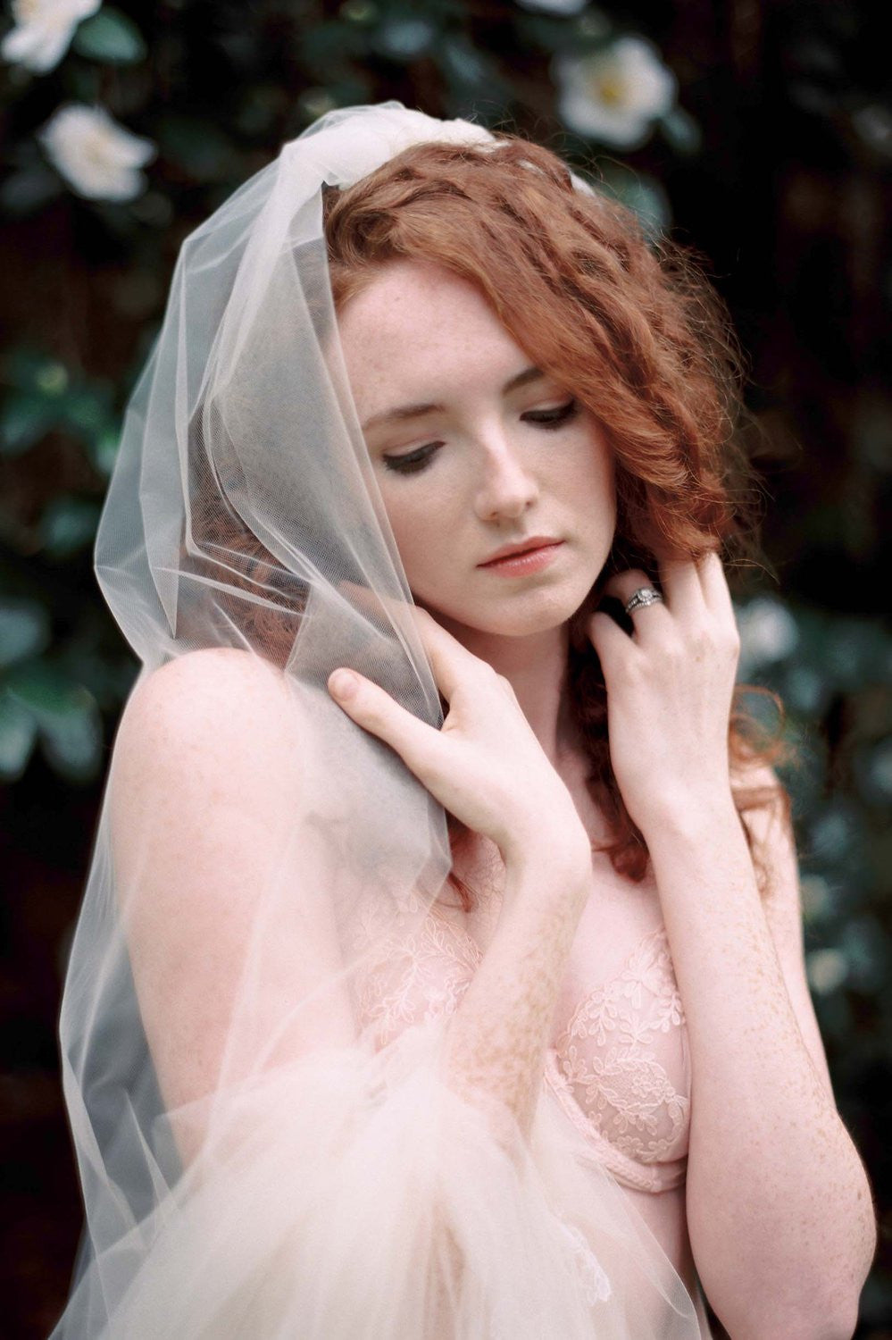 Ivory Eliza Tulle and French Lace Bridal Veil - Elegant Wedding Accessory for Bride, Bridesmaids & Formal Occasions