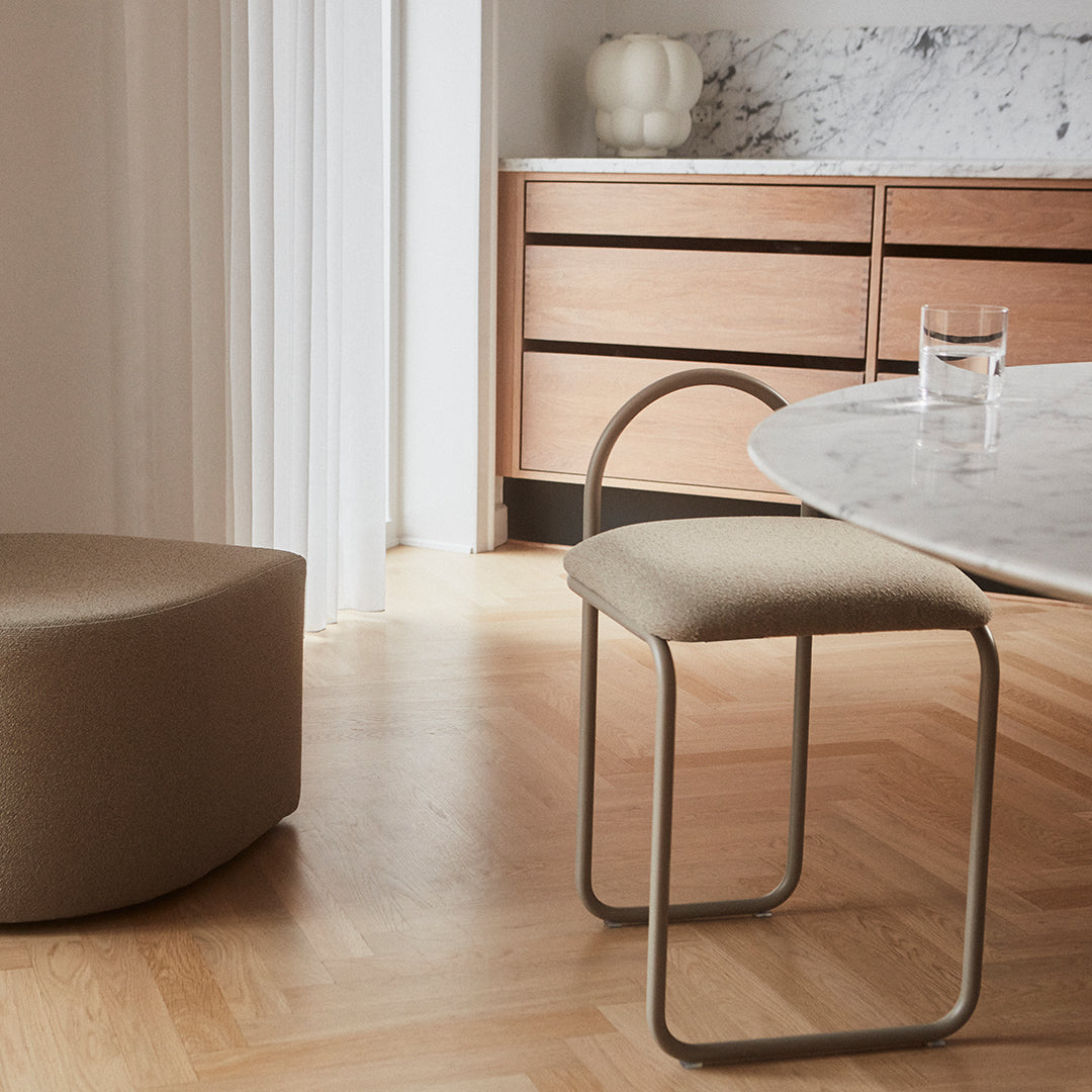 AYTM Angui Chair - Modern Ergonomic Lounge Chair for Living Room, Office & Reading - Comfortable Mid-Century Design with Wooden Legs