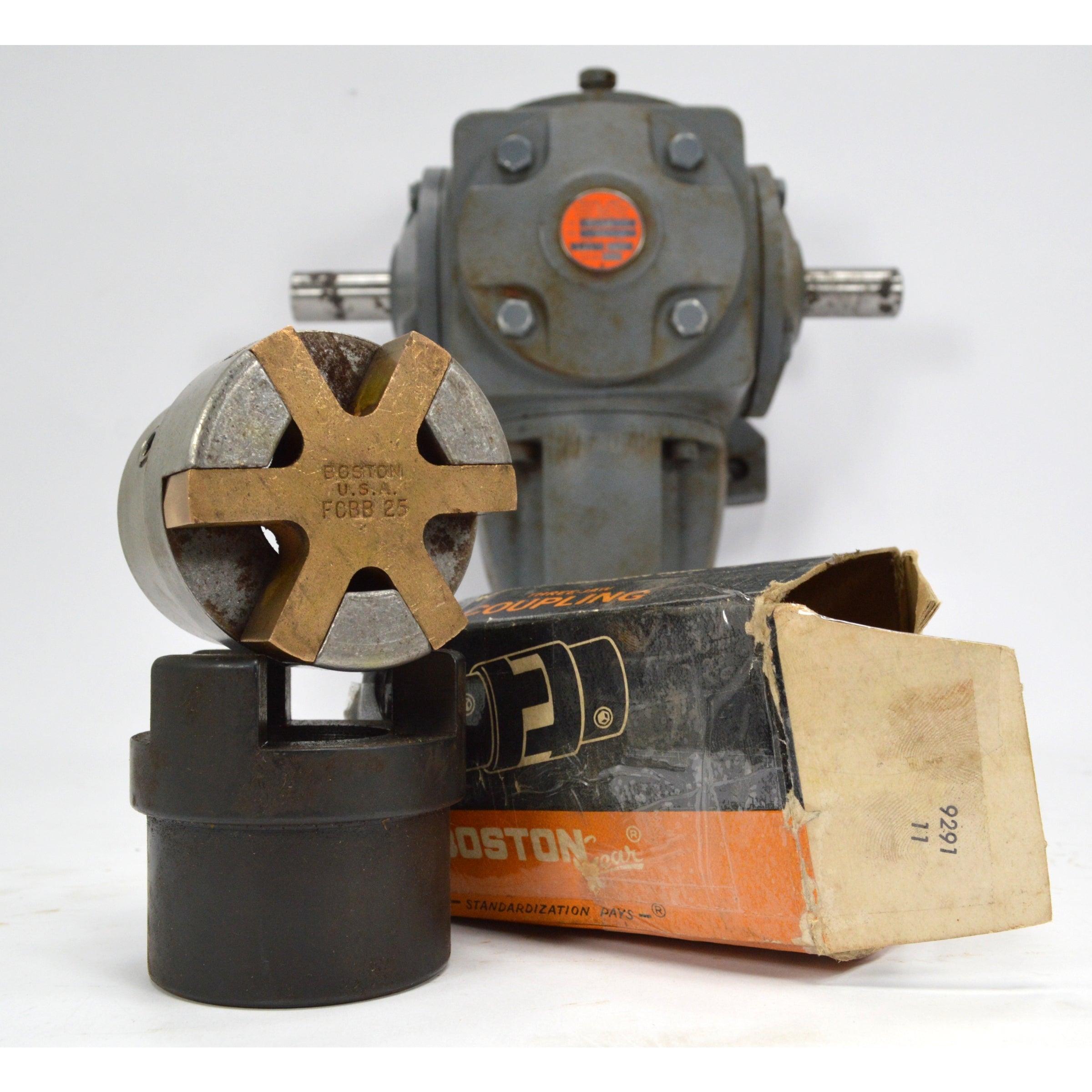 New BOSTON GEAR WORKS 1:1 Worm Gear Reducer 300 Series XR146 - Perfect for Industrial Machinery & Power Transmission Systems