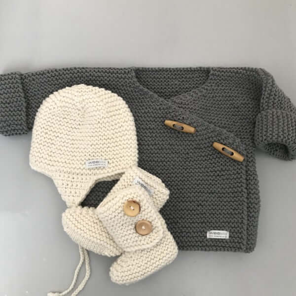 Chunky Knit Blanket and Pillow Gift Set - Soft & Cozy Handmade Knitwear for Home Decor, Winter Warmth, and Cozy Nights - Perfect for Gifts, Living Room, Bedroom, and Holiday Decor