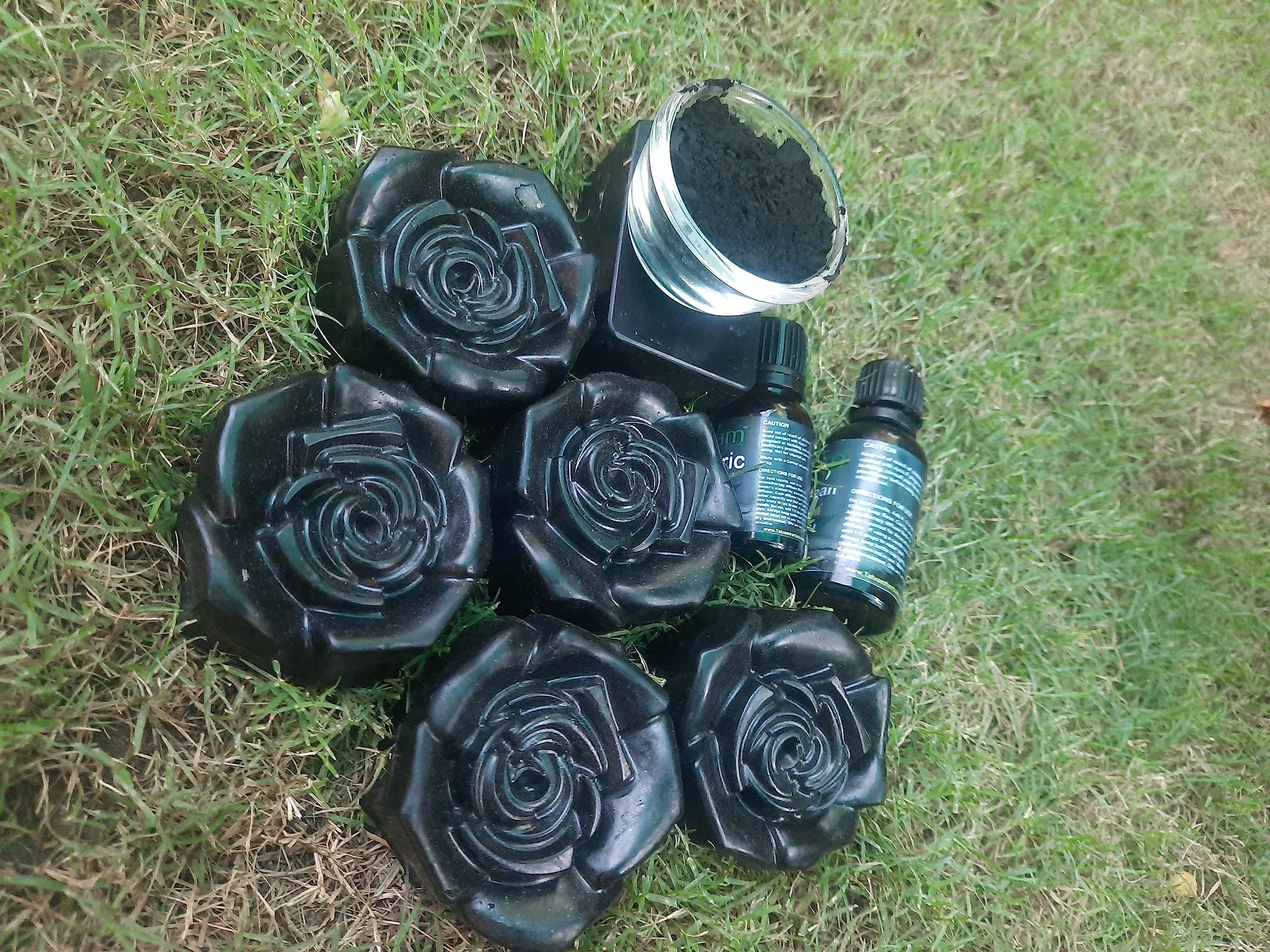 Organic Activated Charcoal Soap for Men & Women - Deep Cleansing, Anti-Pollution, Skin Brightening & Rejuvenating | Improves Skin Tone & Texture - Perfect for Acne-Prone Skin & Daily Detox