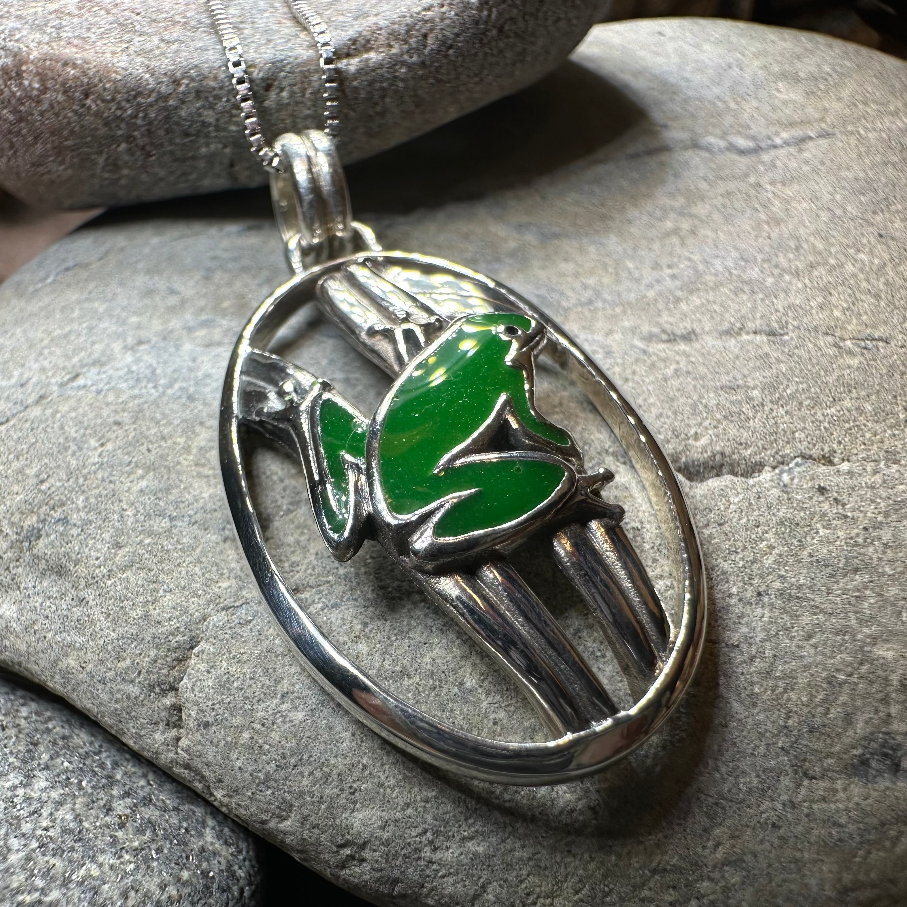 Enamel Frog Necklace - Cute Animal Jewelry for Women, Handmade Frog Pendant Necklace, Unique Gift for Her - Perfect for Casual Wear, Parties & Nature Lovers