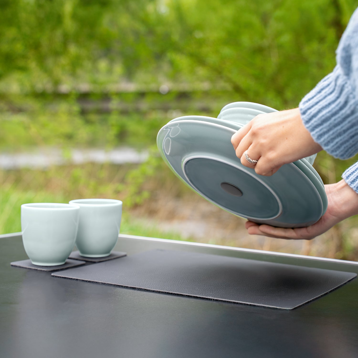 Premium Magnetic Porcelain Dinnerware Set in Cyan - Elegant & Durable Tableware for Everyday Dining & Special Occasions