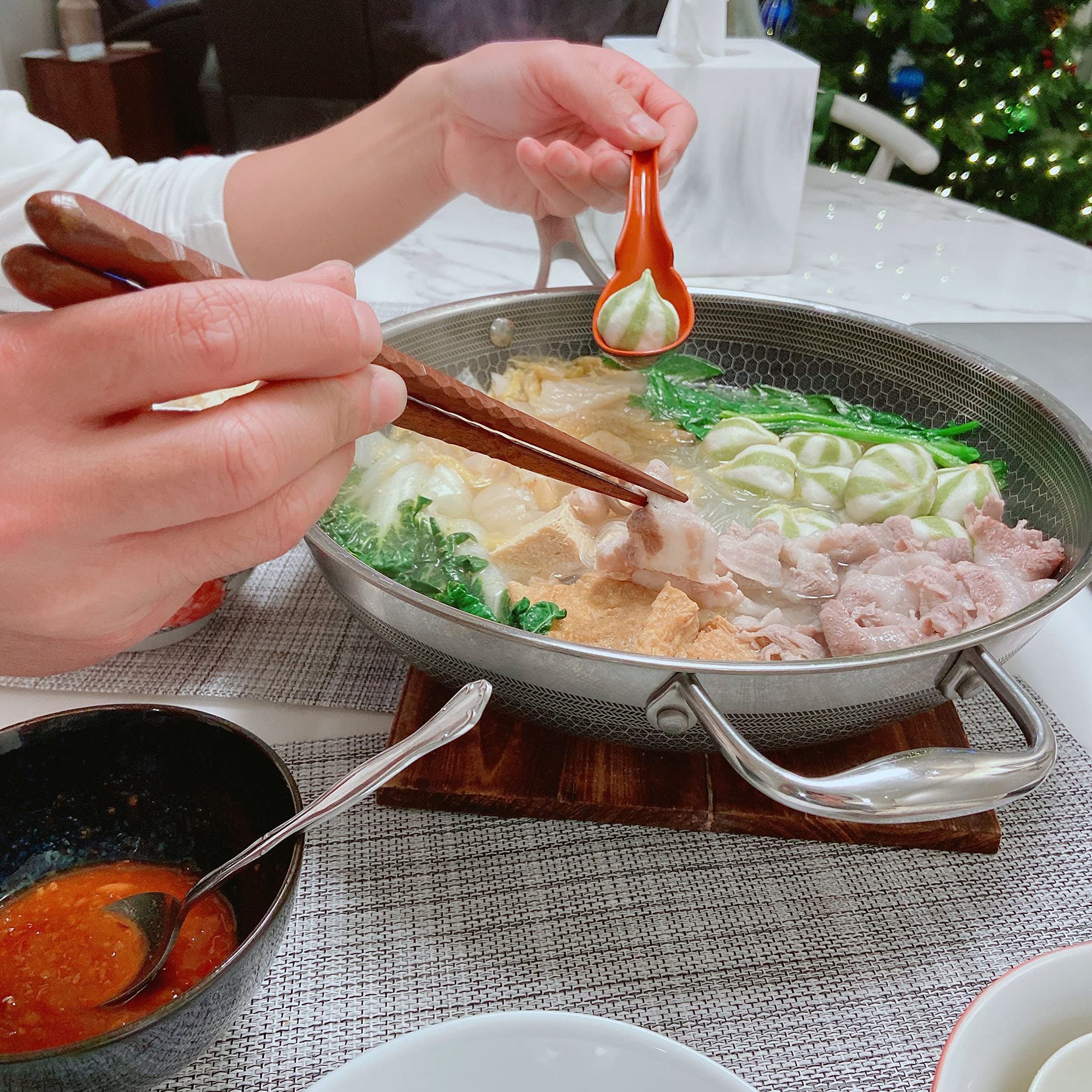 Premium Japanese Soup Spoons Set of 3 - Traditional Asian Rice & Noodle Soup Spoons for Pho, Ramen, Wonton - Black & Red Notch & Hook Design - Perfect for Home Dining, Restaurants & Gift Giving