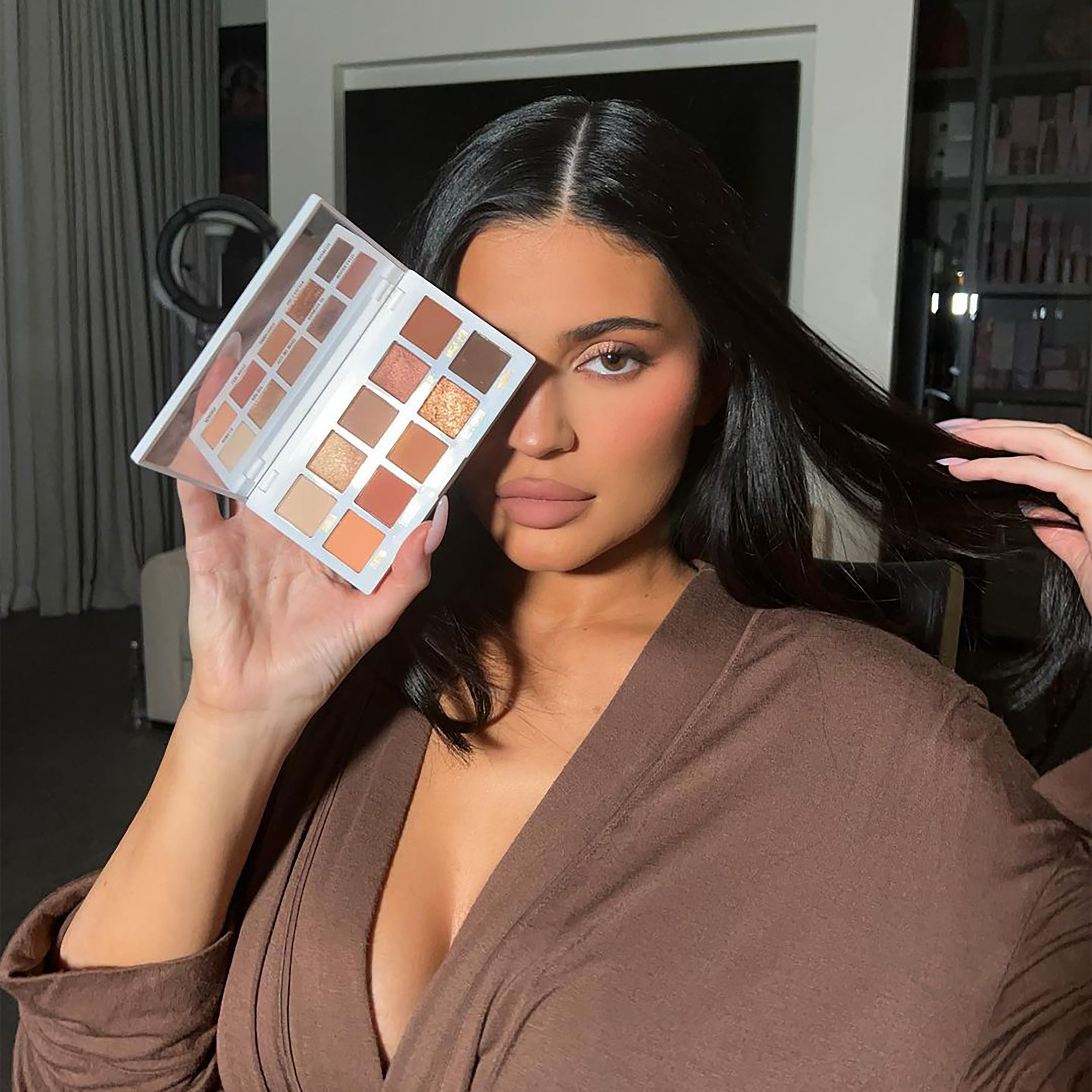 Bronze Eyeshadow Palette - 12 Highly Pigmented Matte & Shimmer Shades for Professional Makeup | Perfect for Day to Night Looks, Bridal & Party Makeup