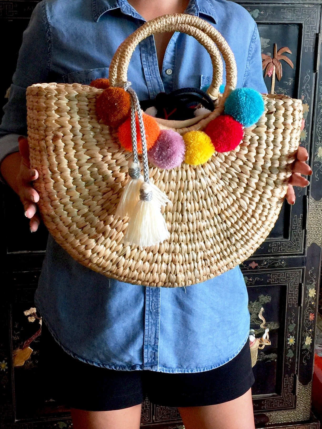 Stylish Pom Pom Straw Tote Bag for Women - Beach Basket Bag, Summer Straw Handbag for Outings, Picnics & Vacation Travel Accessories