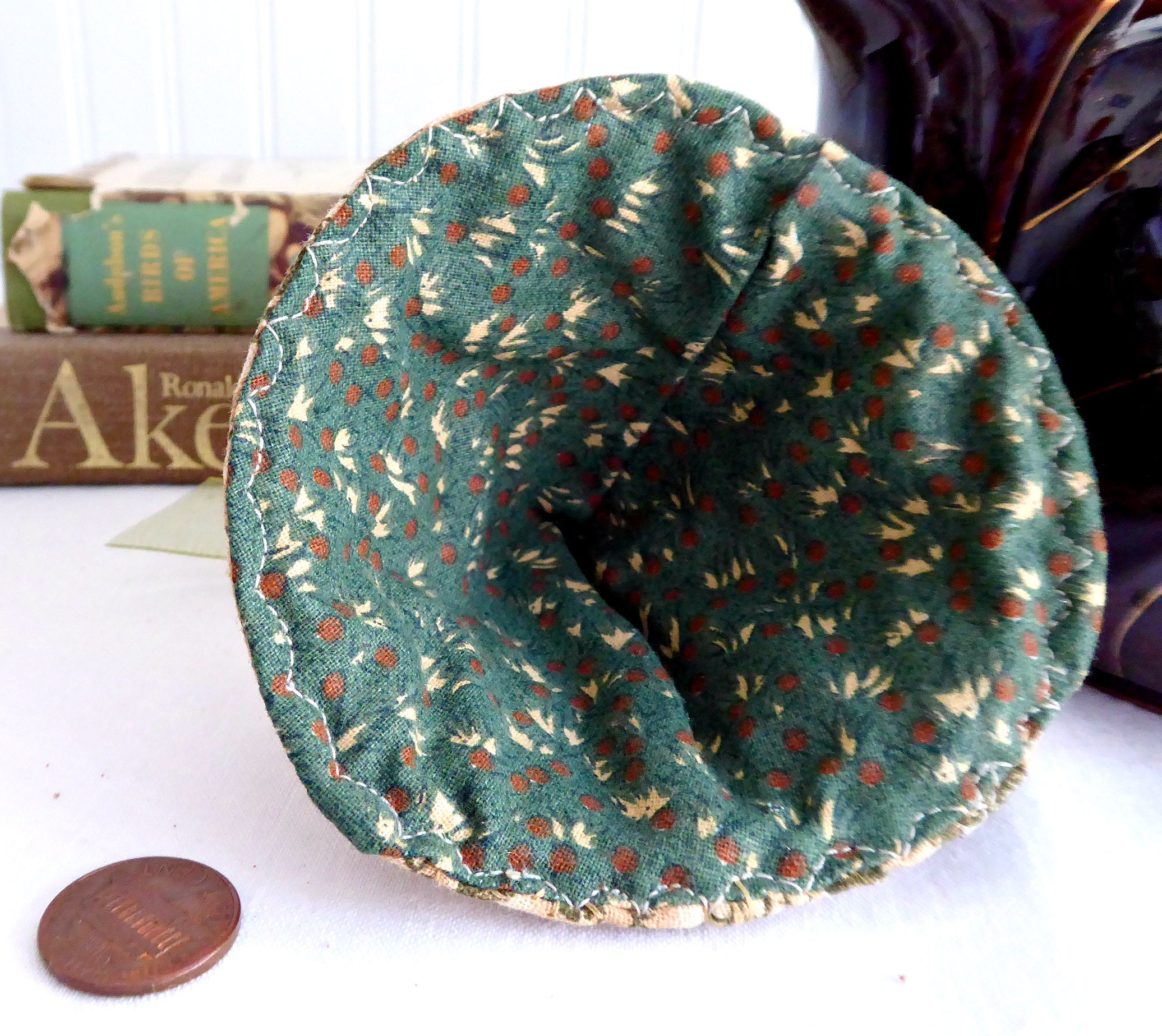 Tan Olive Green Knob Teapot Lid Holder with Padded Chintz Lining – Perfect for Tea Ceremonies, Kitchen Decor, and Gift Giving