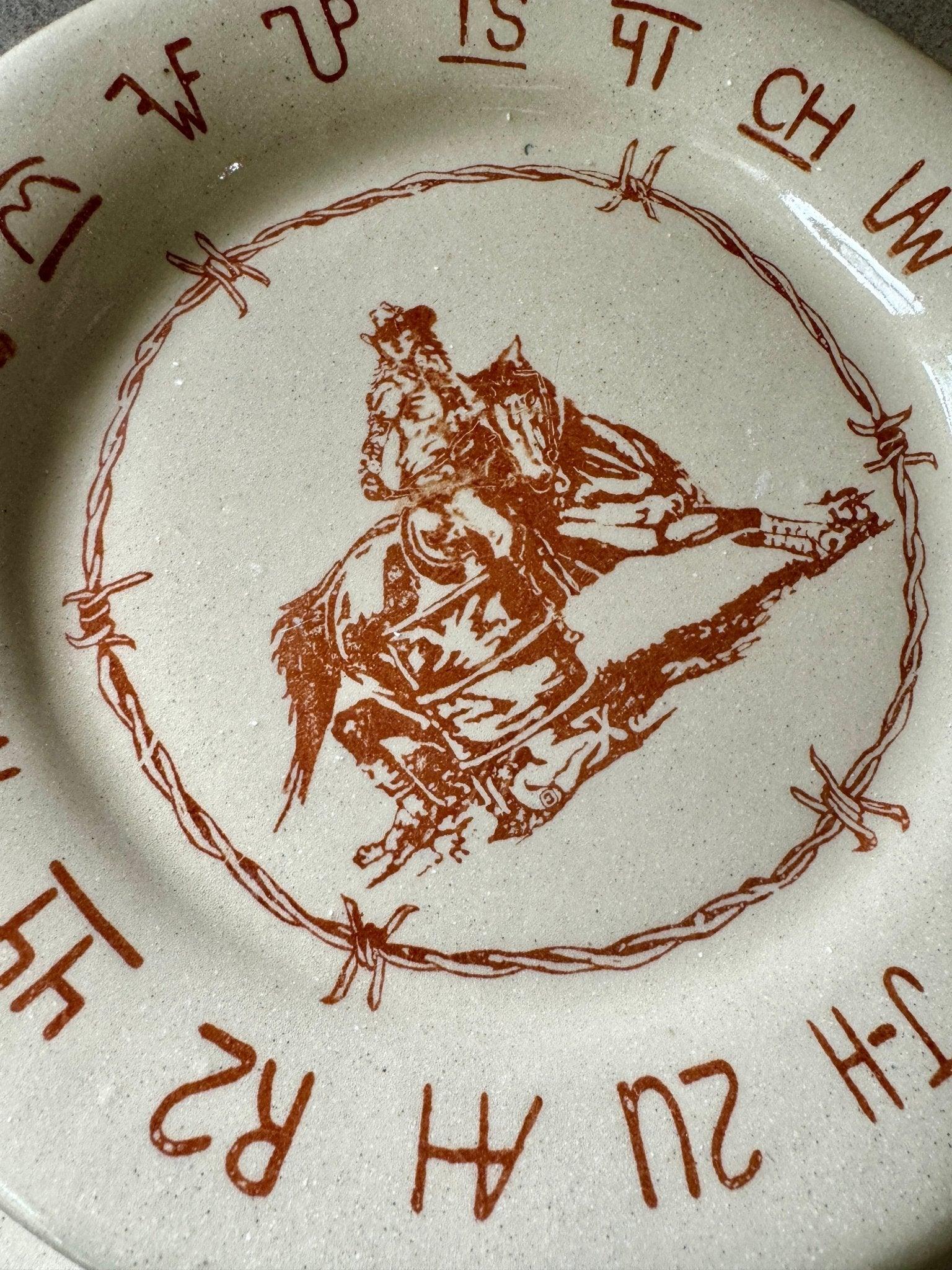 Blue Mountain Brands Western Dinnerware Set - Elegant Cowboy Themed Plates, Bowls & Mugs for Rustic Home Decor & Western Style Dining - Perfect for Ranch, Cabin, or Southwestern Themed Kitchens