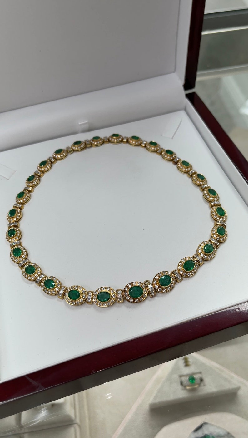 18K Gold Emerald and Diamond Choker Necklace - 22tcw Oval Cut Vivid Green Gemstone Jewelry for Women, Perfect for Weddings, Parties & Special Occasions