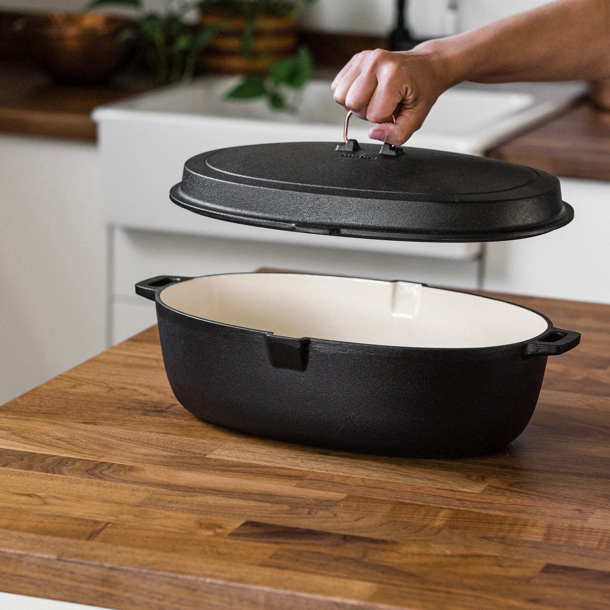 Premium Enamel Lined Cast Iron Roaster - 5.5 Quart Dutch Oven with Lid, Oven Safe to 500°F - Perfect for Braising, Stewing & Baking - Ideal for Soups, Casseroles & Bread Making