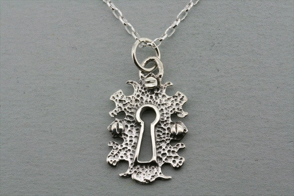 Elegant Keyhole Pendant Necklace with 50cm Oval Link Chain - Perfect for Women's Fashion, Gift Giving & Special Occasions