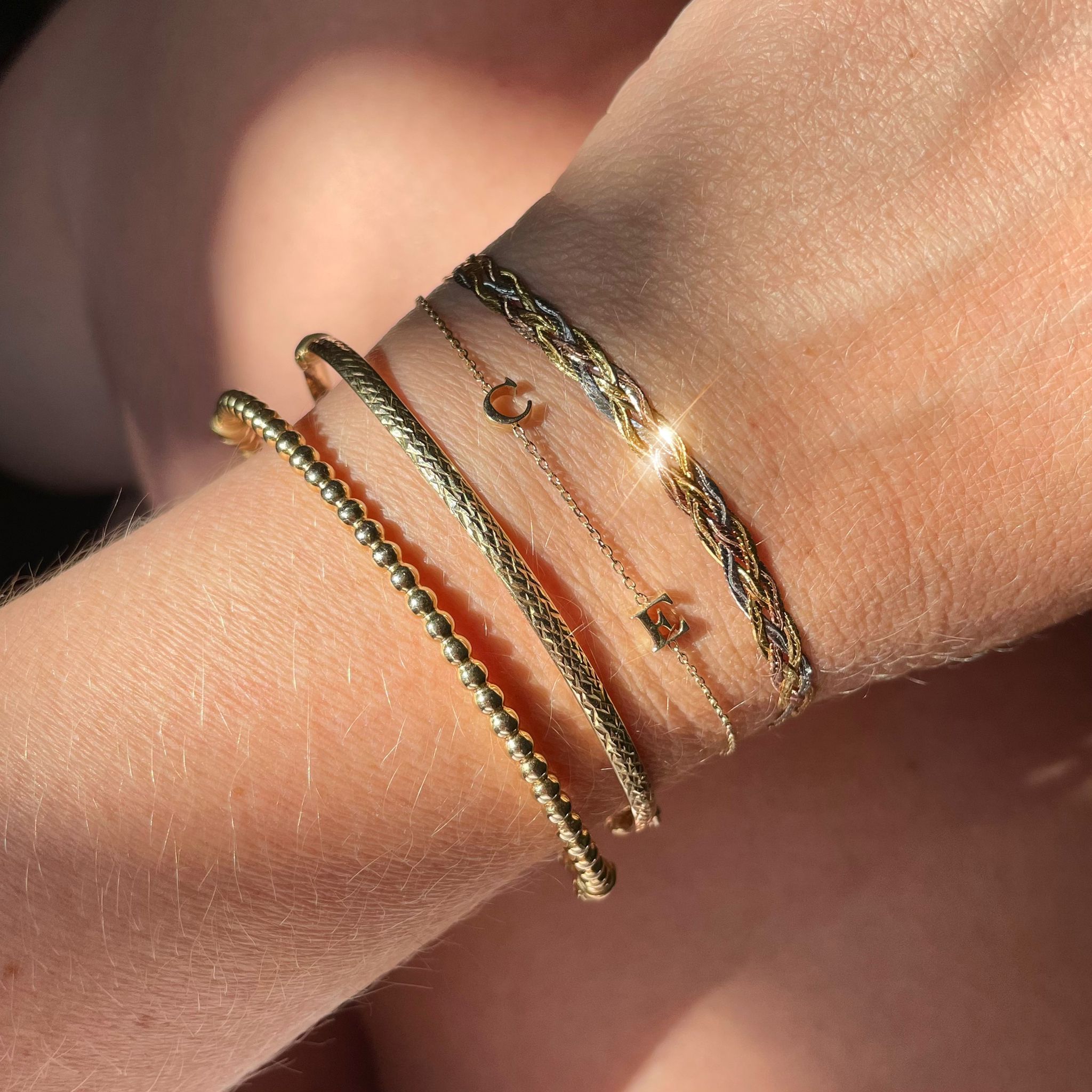 Personalized Initial Bracelet for Women - Custom Name Letter Jewelry Gift for Her - Perfect for Birthdays, Anniversaries & Special Occasions
