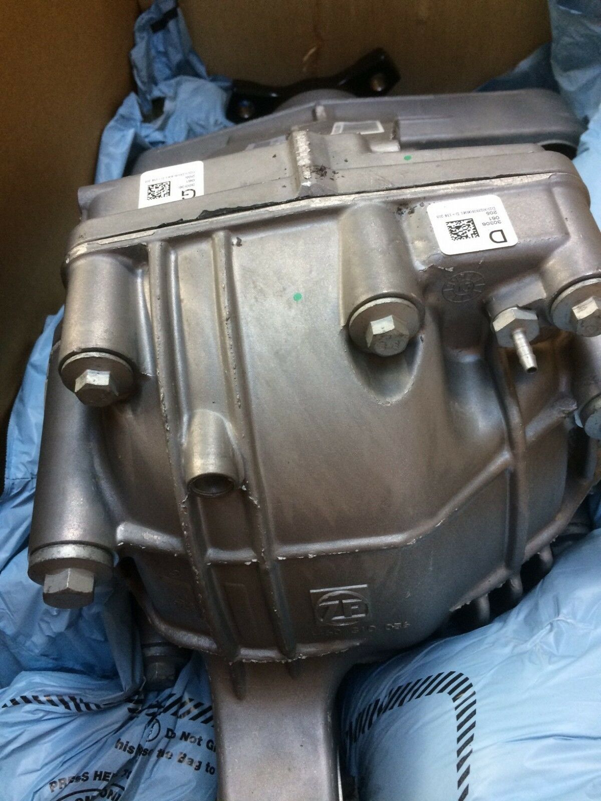 Genuine Commodore VE VF V8 L77 LS3 LSD Differential 2.92 Ratio - High Performance Rear Axle for Racing & Street Driving