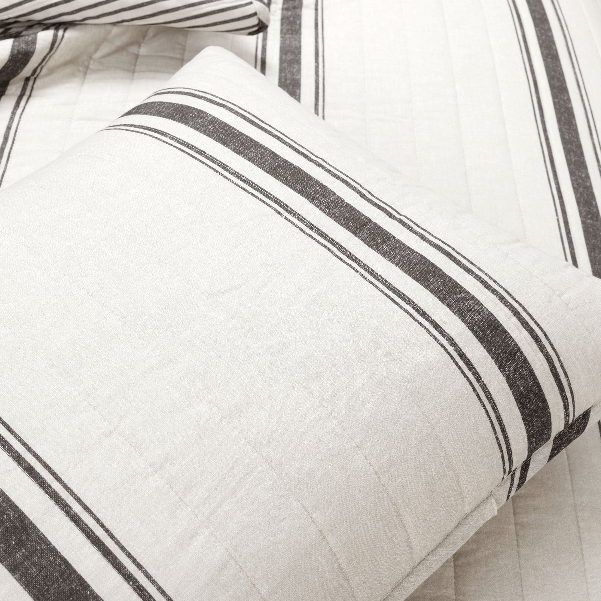 Farmhouse Stripe Reversible Cotton Quilt Set - Queen Size Bedding with Matching Pillow Shams - Soft & Breathable Comforter for Cozy Bedroom Decor - Perfect for Guest Rooms, Master Bedrooms & Airbnb Stays