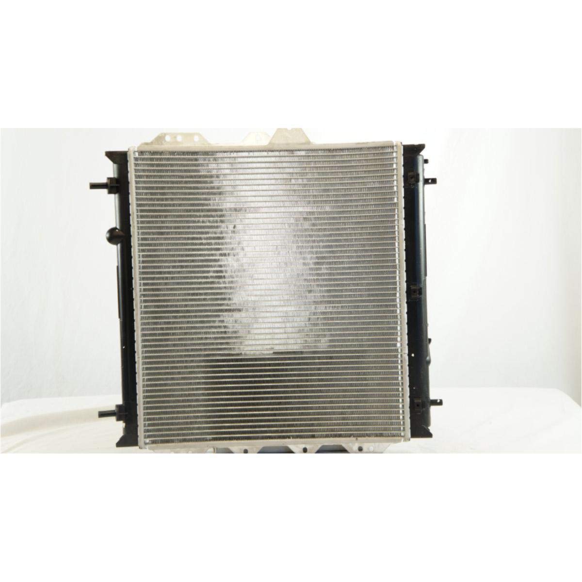 High-Performance 26mm Core AT Aluminum/Plastic Radiator 1 Row for 2003-2009 Chrysler PT Cruiser 2.4L L4 Engine with Oil Cooler - Perfect for Cooling System Upgrades & Engine Overheating Prevention