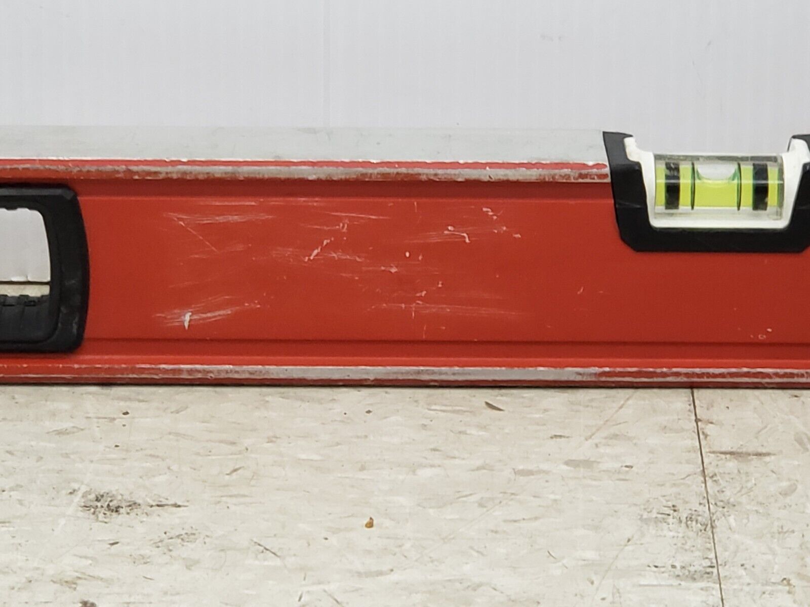 Milwaukee MIBX43 48-Inch Aluminum Level - Professional Grade Tool for Precise Leveling in Construction & Woodworking Projects