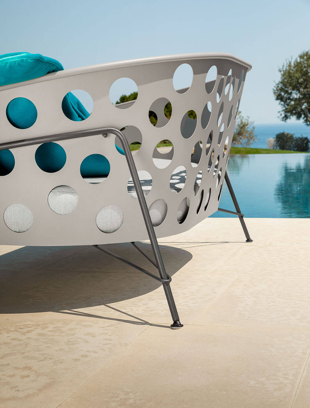 Bolle DV M TS OUT Outdoor Sofa by Midj – Water-Resistant Patio Furniture for Garden, Poolside, and Backyard Relaxation