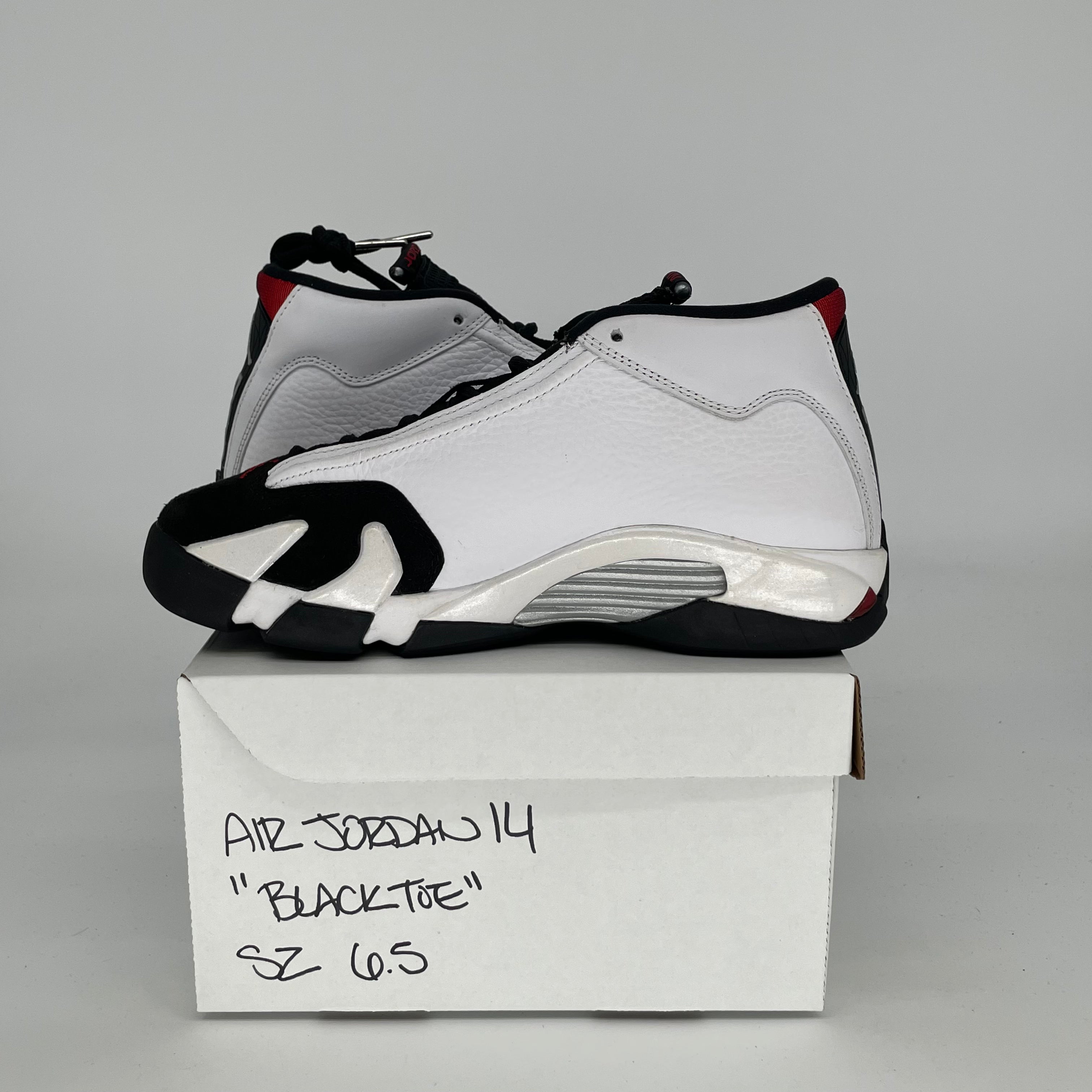 Original Title: AIR JORDAN 14 BLACK TOE SIZE 6.5/8W 487524 160   Optimized Title: Air Jordan 14 Retro Black Toe Basketball Shoes - Men's Size 6.5/Women's 8 (Style 487524-160) - Perfect for Court Play & Streetwear Fashion