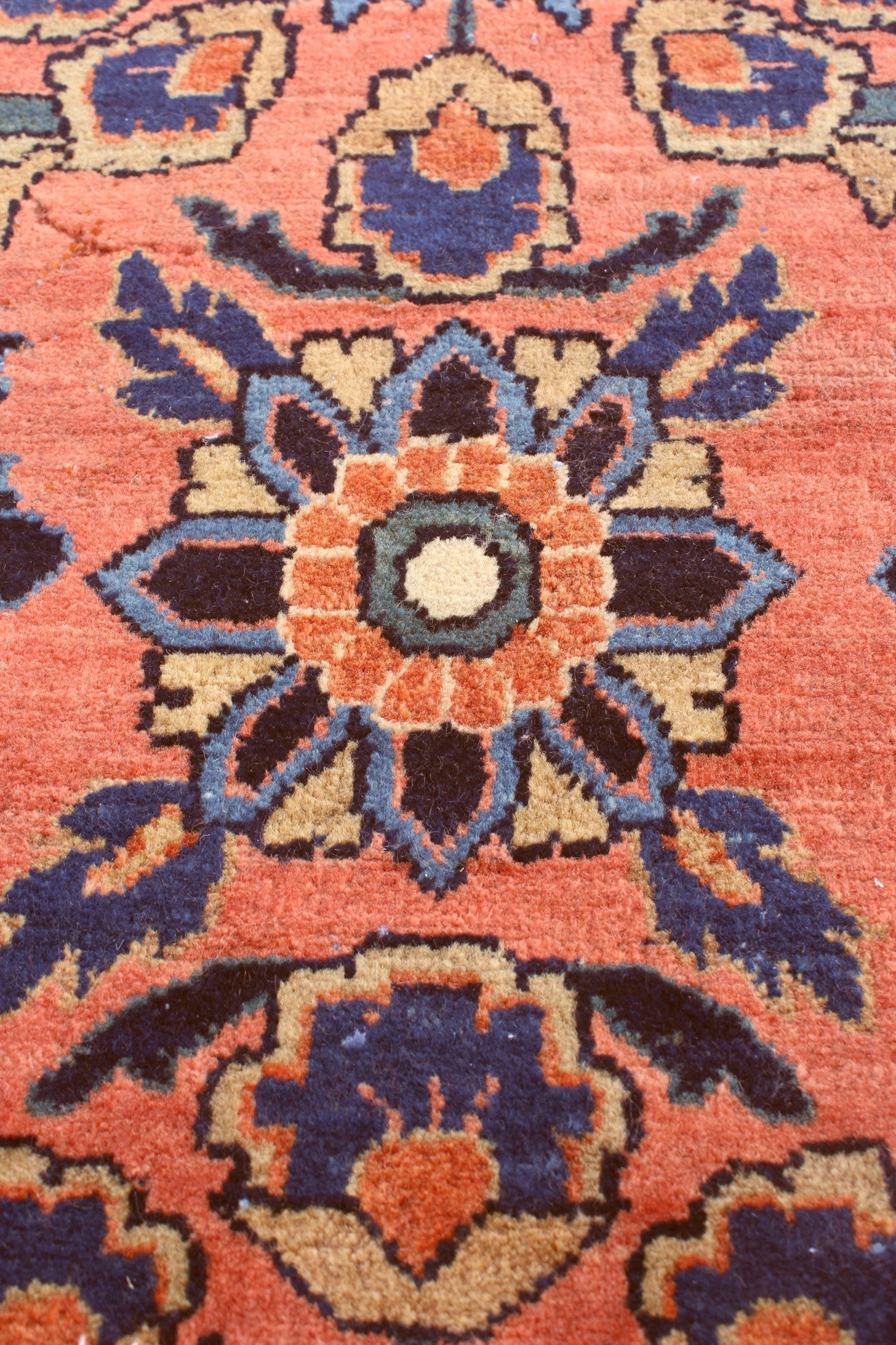 Antique Sarouk Handwoven Traditional Persian Rug J69658 - Perfect for Living Room, Bedroom & Home Decor