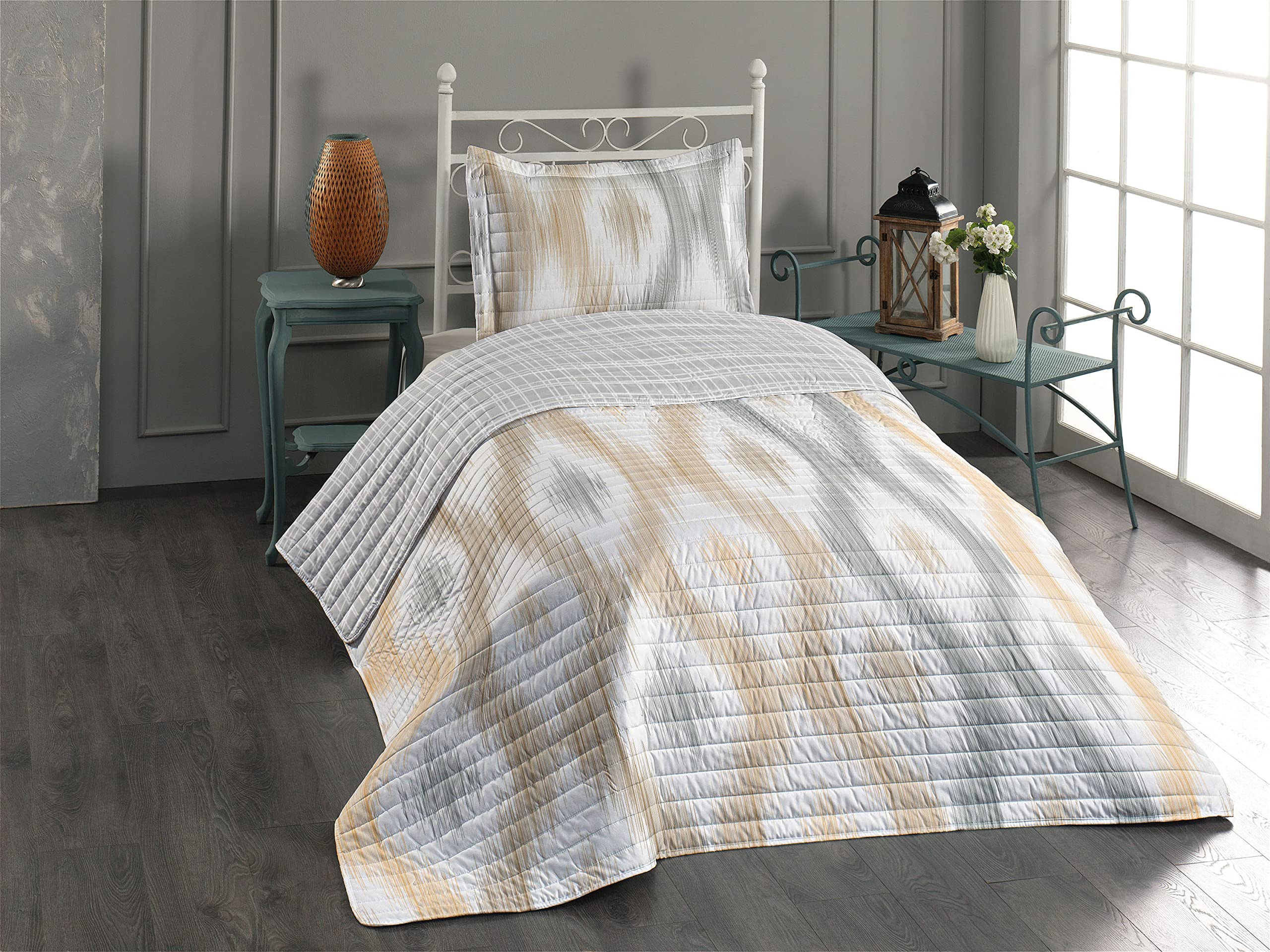 Ambesonne Reversible Bedspread Set - Abstract Hand-Drawn Chain Design in Pastel Green, Twin Size Microfiber Bedding with Pillow Shams | Modern Geometric Pattern for Contemporary Bedroom Decor | Perfect for Guest Rooms, Dorms & Cozy Home Styling