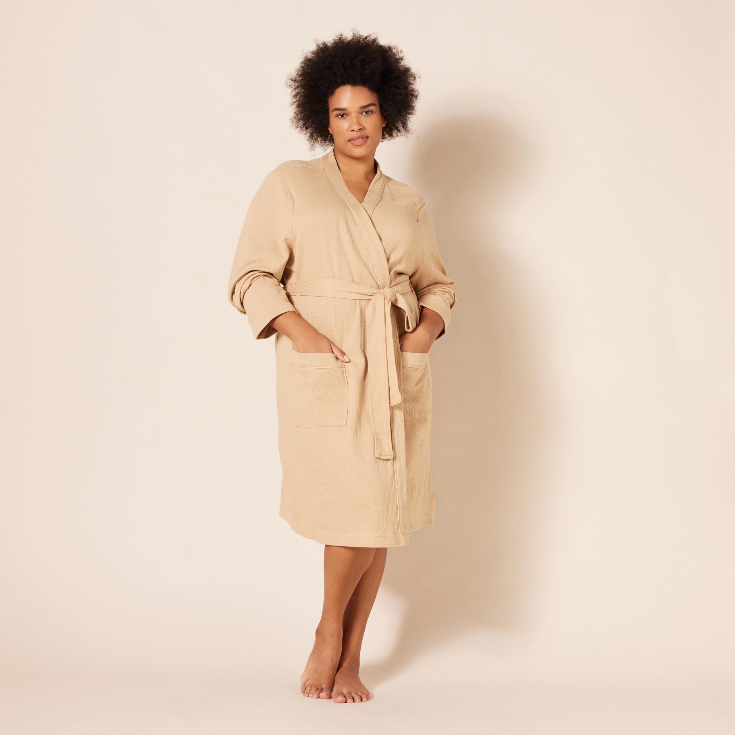 Amazon Essentials Women's Lightweight Waffle Mid-Length Robe - Soft & Comfortable Bathrobe for Lounge, Spa & Relaxation (Plus Size Options)