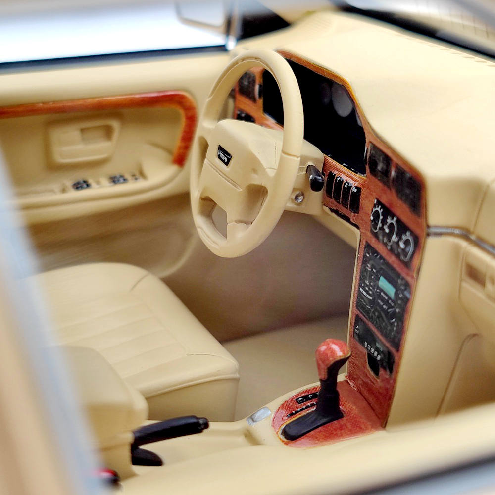 1/18 Scale Volvo S90 Royal Level 3 1998 Gold Resin Model Car - Collectible Toy Car for Adults, Diecast Vehicle Display, Gift for Car Enthusiasts | Perfect for Home Decor, Office Display, and Collector Showcase