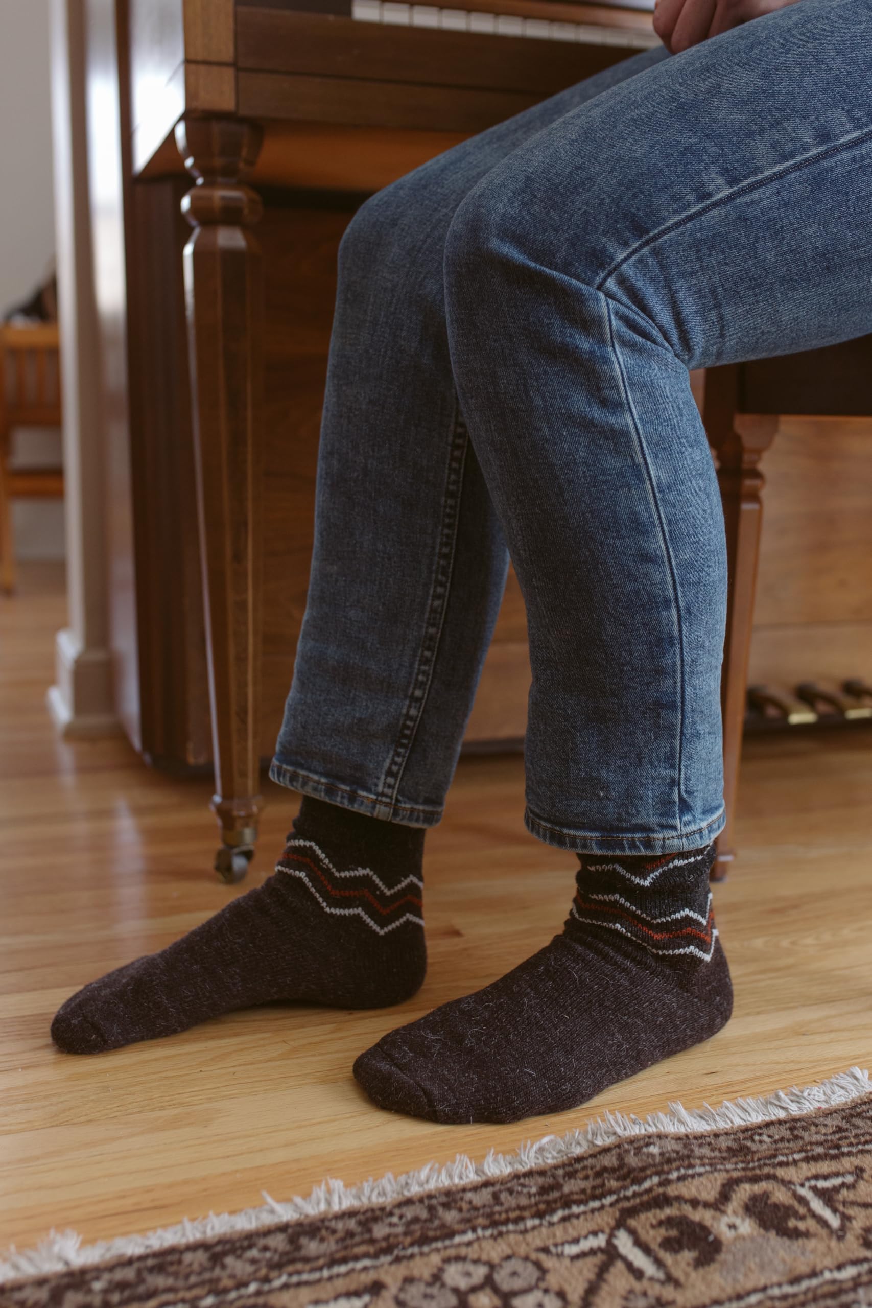 Premium Alpaca Wool Socks for Men & Women - Soft Alpaca-Merino Blend Thermal Crew Socks - Warm Winter Boot Socks for Hiking, Skiing & Outdoor Activities