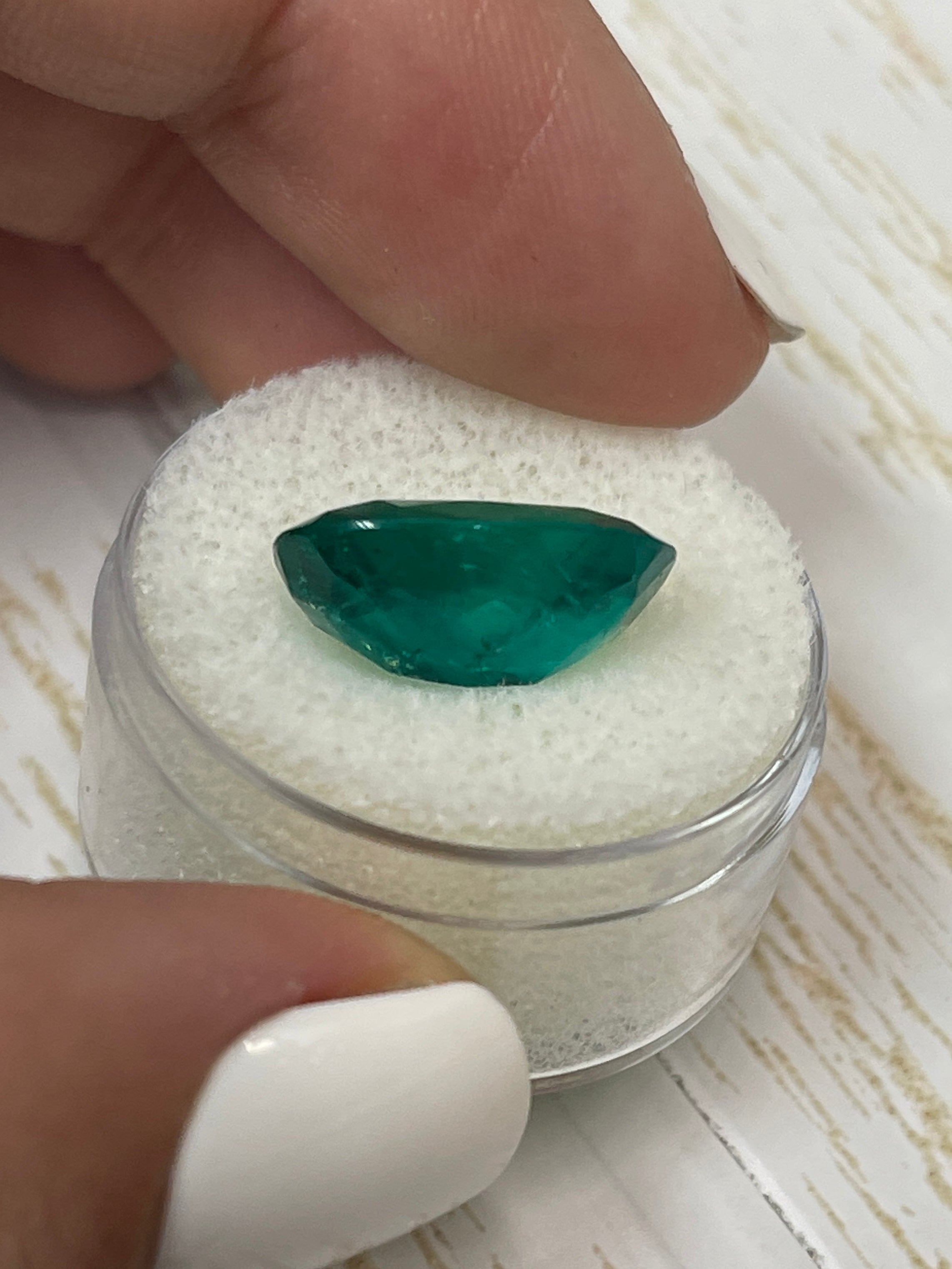 7.22 Carat 15.5x11mm Vivid Muzo Green Natural Loose Colombian Emerald Gemstone - Oval Cut for Jewelry Making, Engagement Rings & Luxury Collections