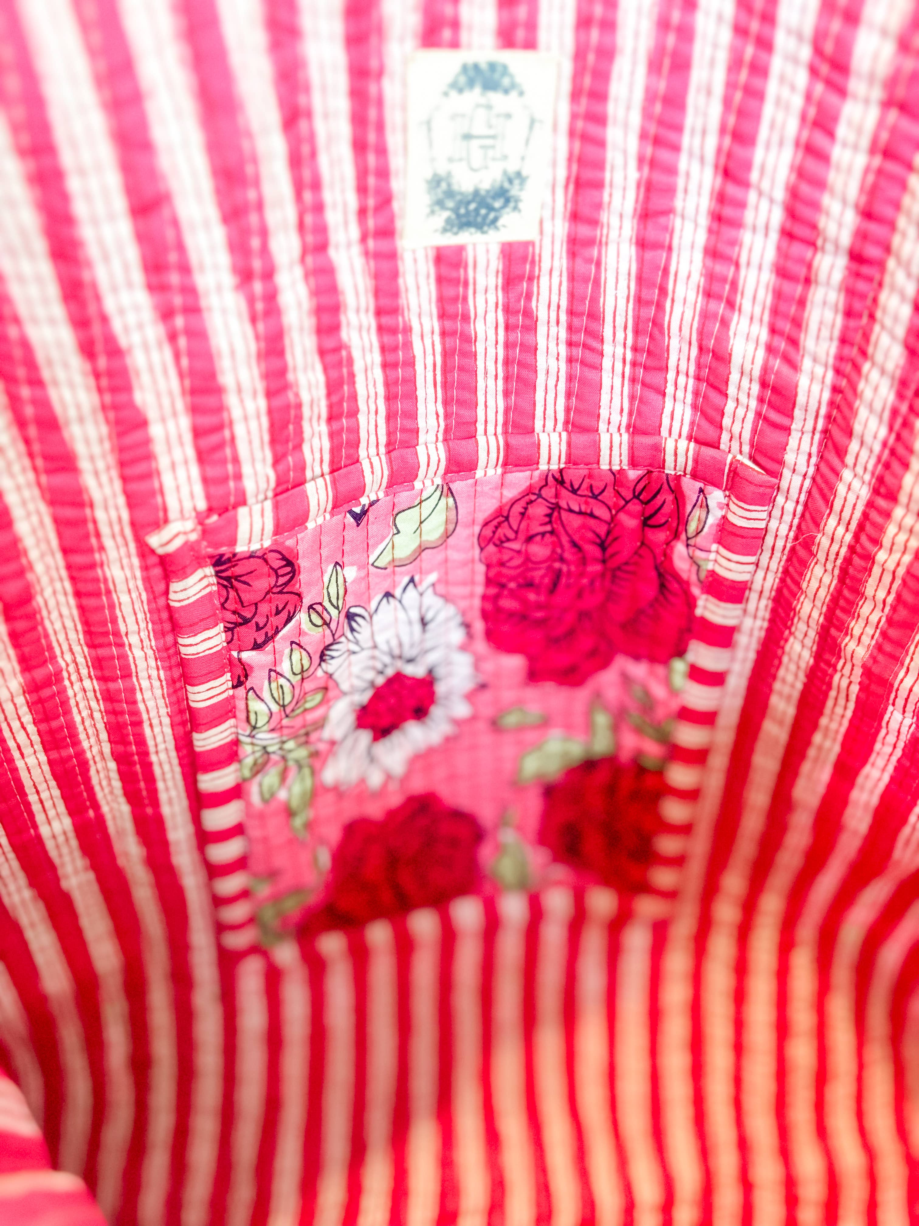 Stylish Carnation Lily Quilted Tote Bag for Women - Fashionable Floral Print Shoulder Bag - Perfect for Work, Shopping & Travel