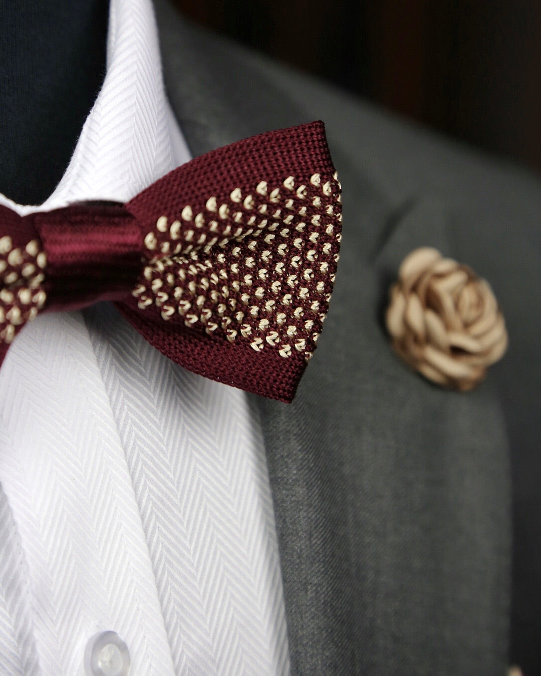 DÉCLIC Shiny Knitted Bow Tie for Men & Women - Elegant Burgundy Red Accessory for Weddings, Parties & Formal Events